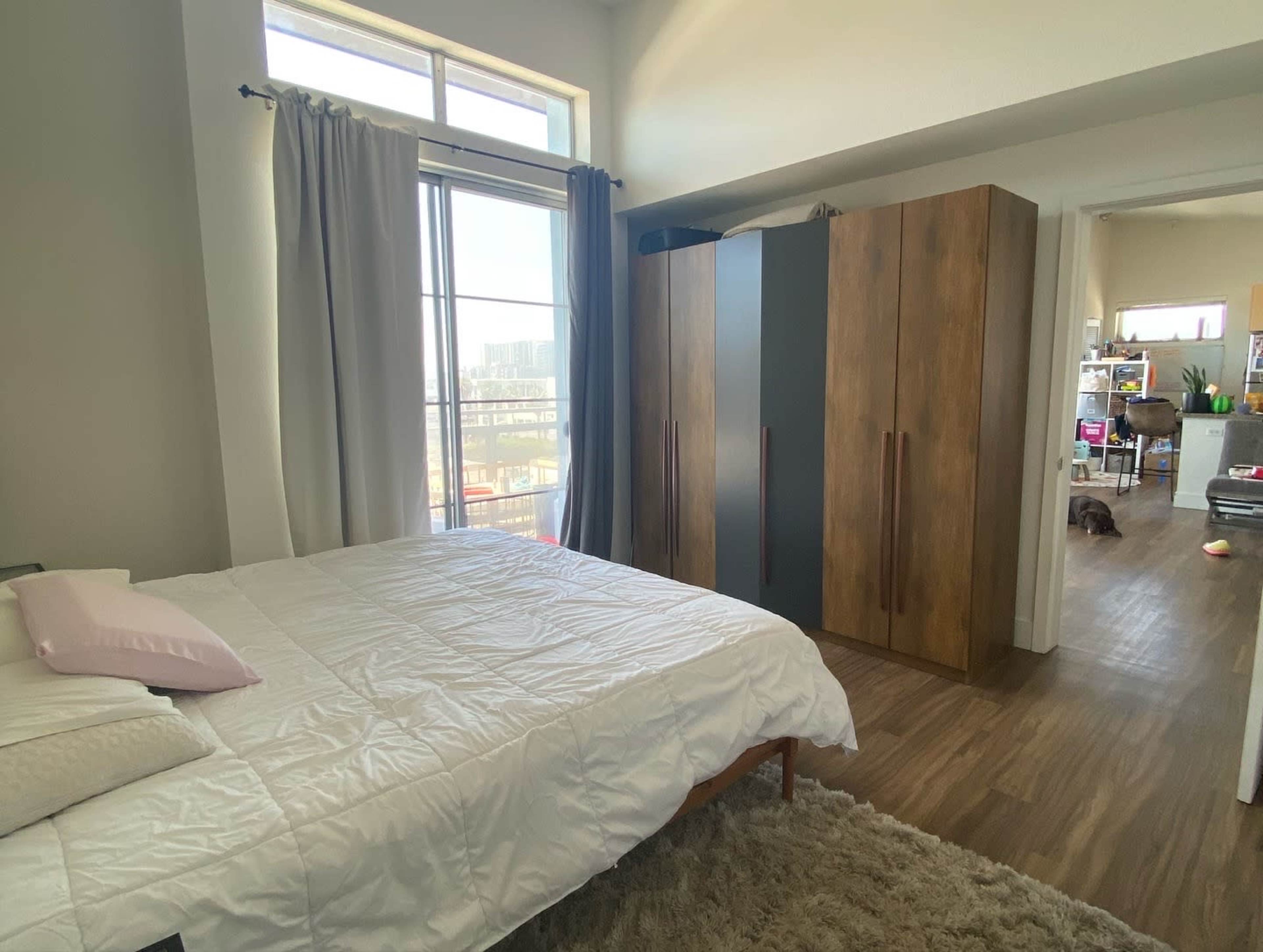 Boho Bliss~ 1bed Penthouse w/balcony- Plenty of Natural light!! Image in North Hollywood, North Hollywood, CA