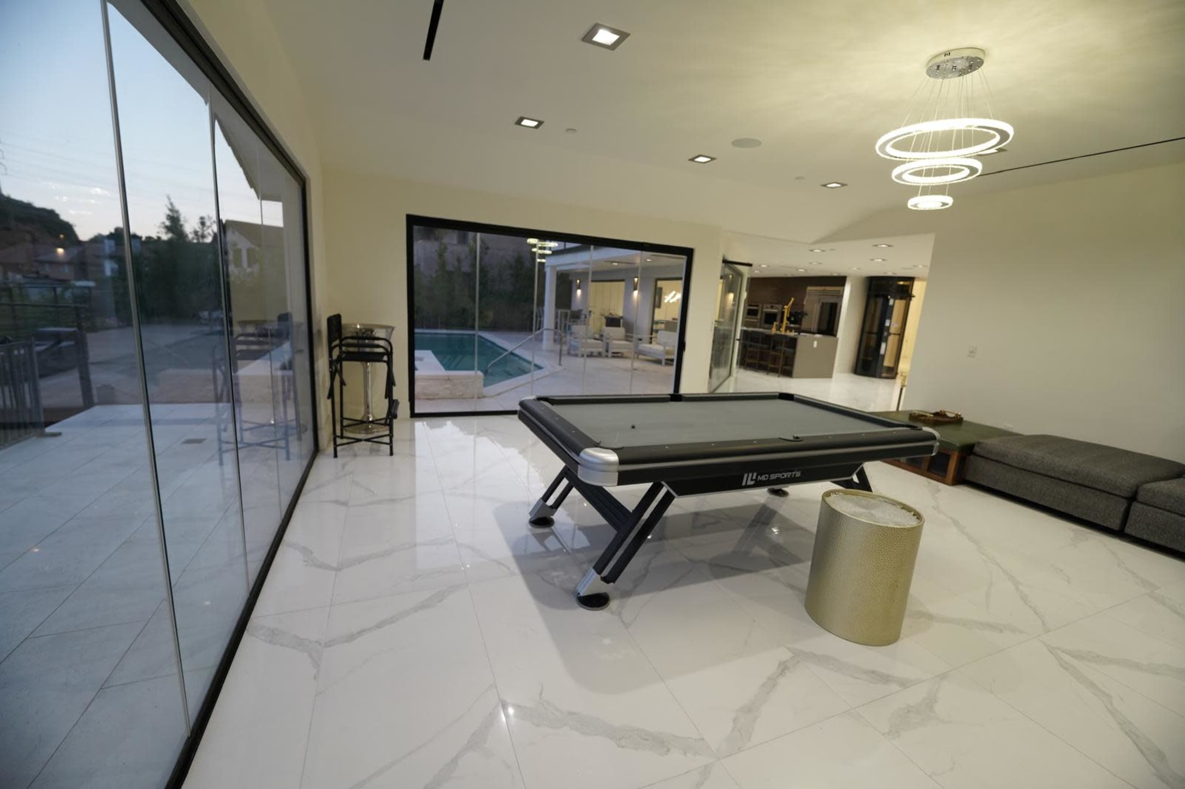 Ententainer's Home Image in Emerald Isle, Glendale, CA