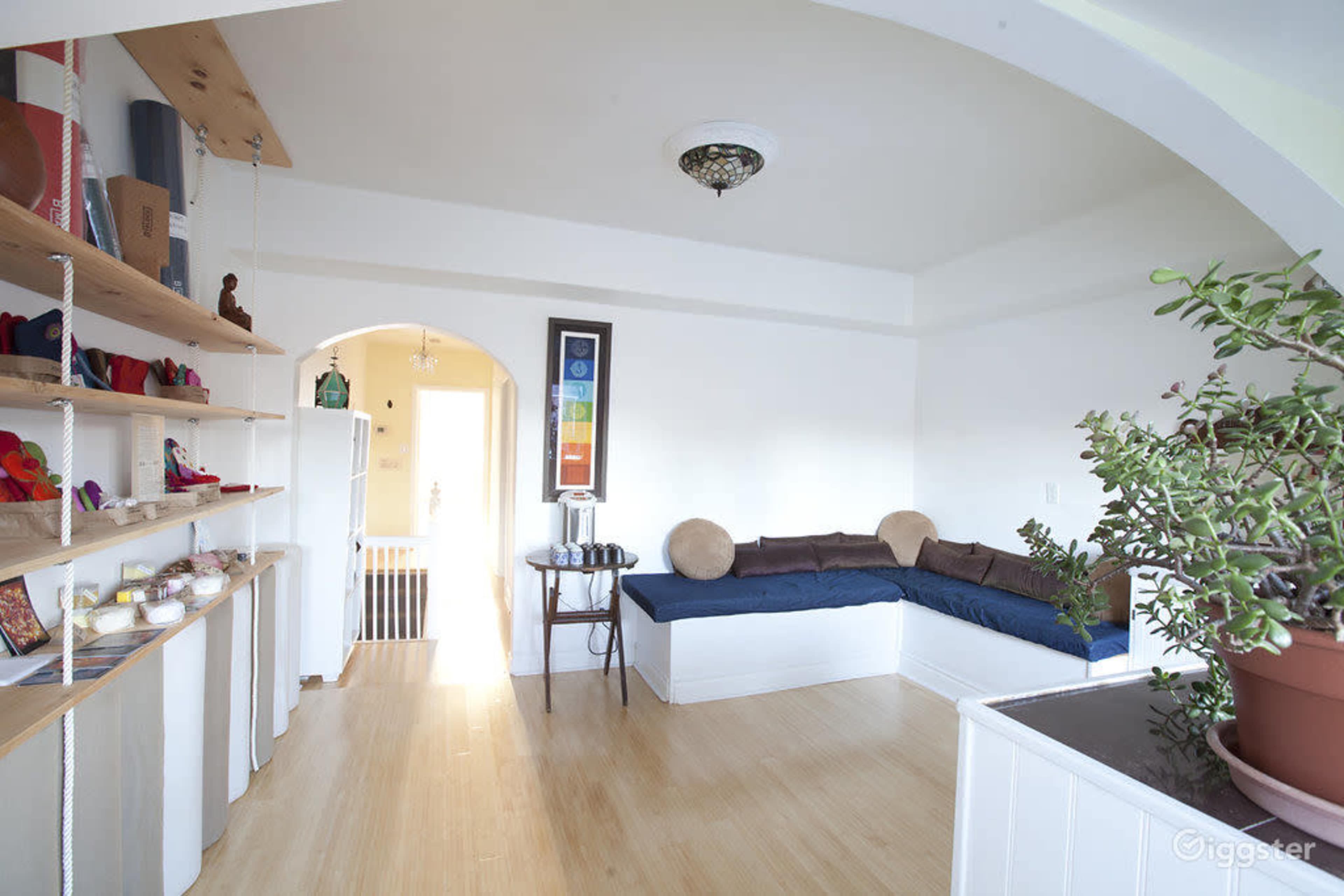 Bright Intimate Studio Space For Rent Image in Dovercourt Village, Toroto, ON