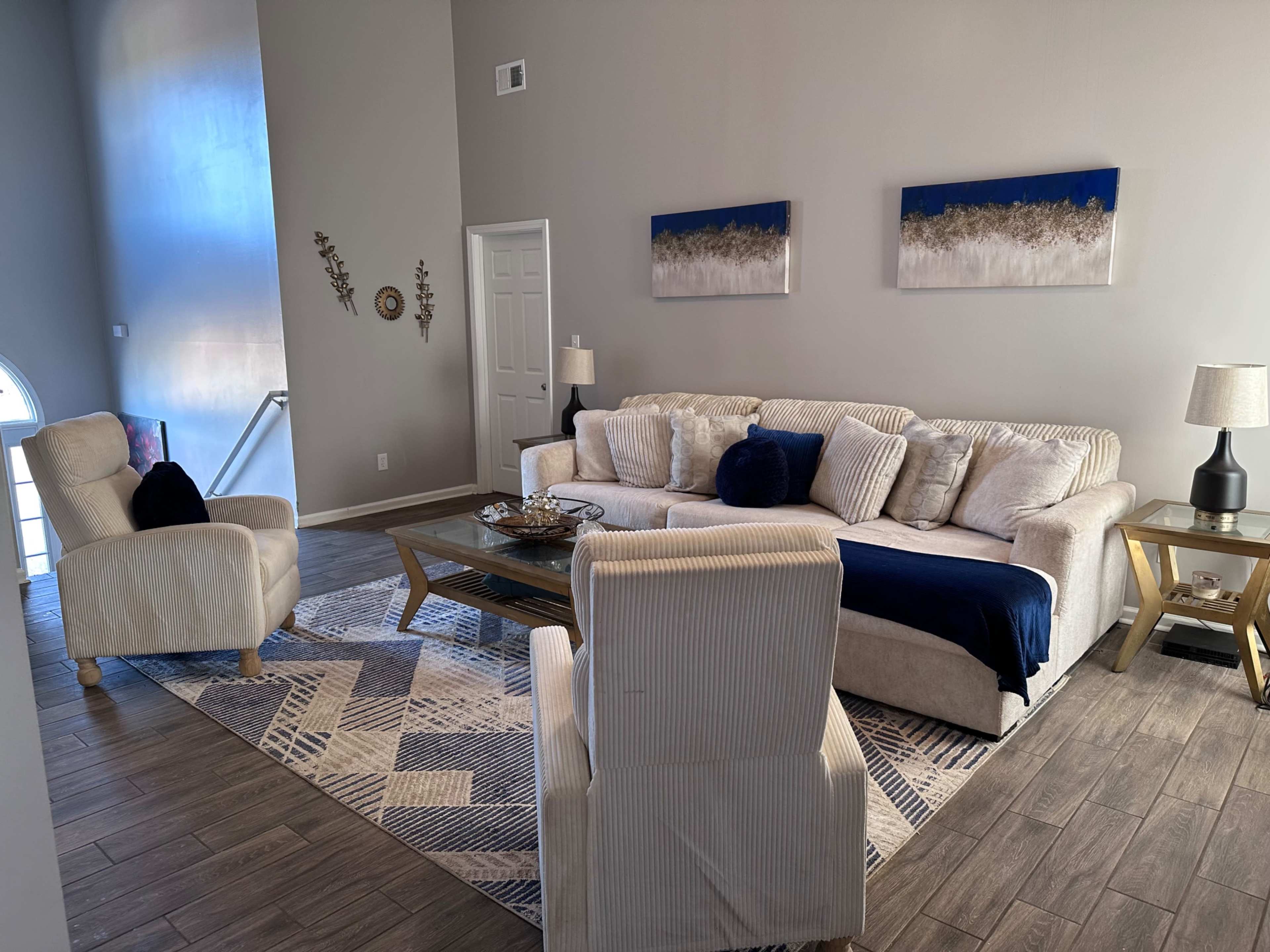 Beautiful decorated home! Lots of space and areas to do content and videos! Image in , Jonesboro, GA