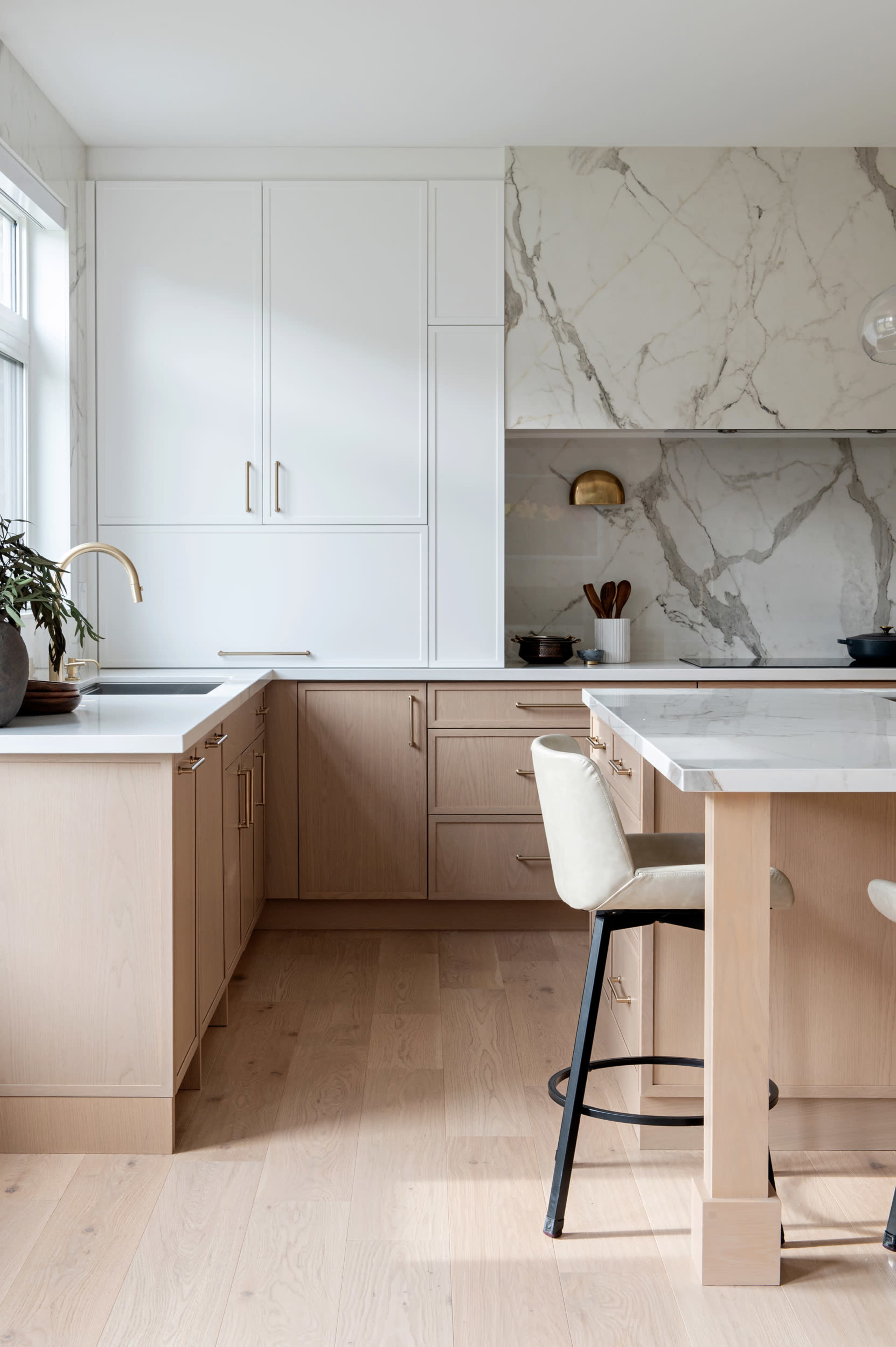 Luxury designer kitchen available for photoshoots and film in the GTA Image in East Gwillimbury, Holland Landing, ON