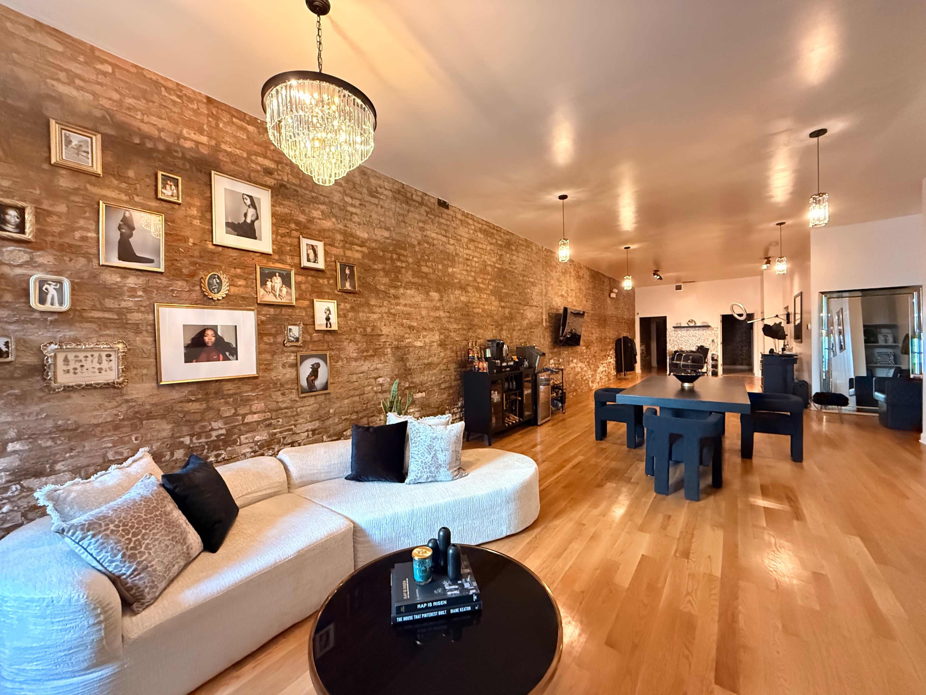 Upscale River West Space with Exposed Brick Image in West Town, Chicago, IL