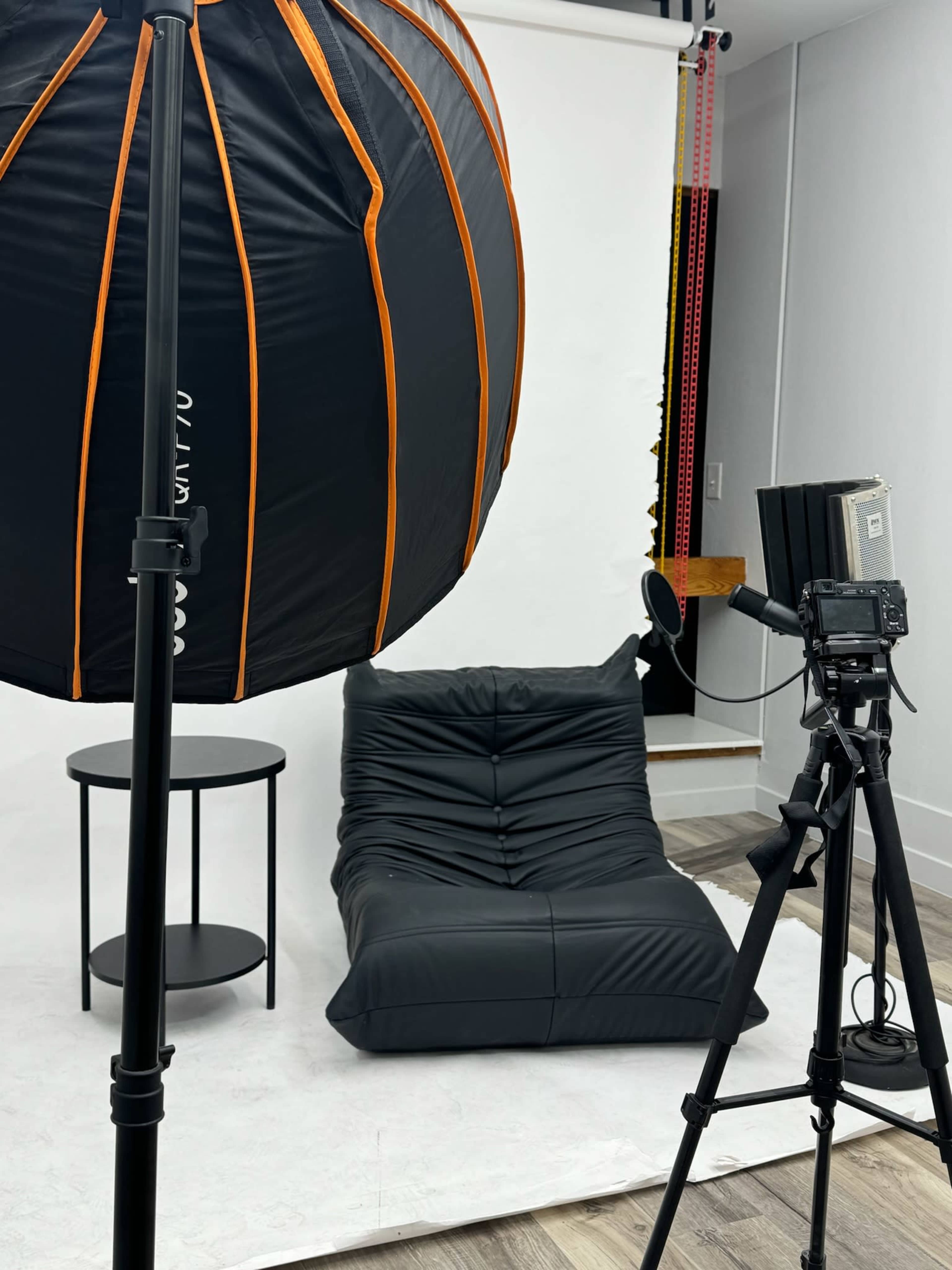 Uptown Studio with Bright Professional Setting Image in Uptown, Minneapolis, MN