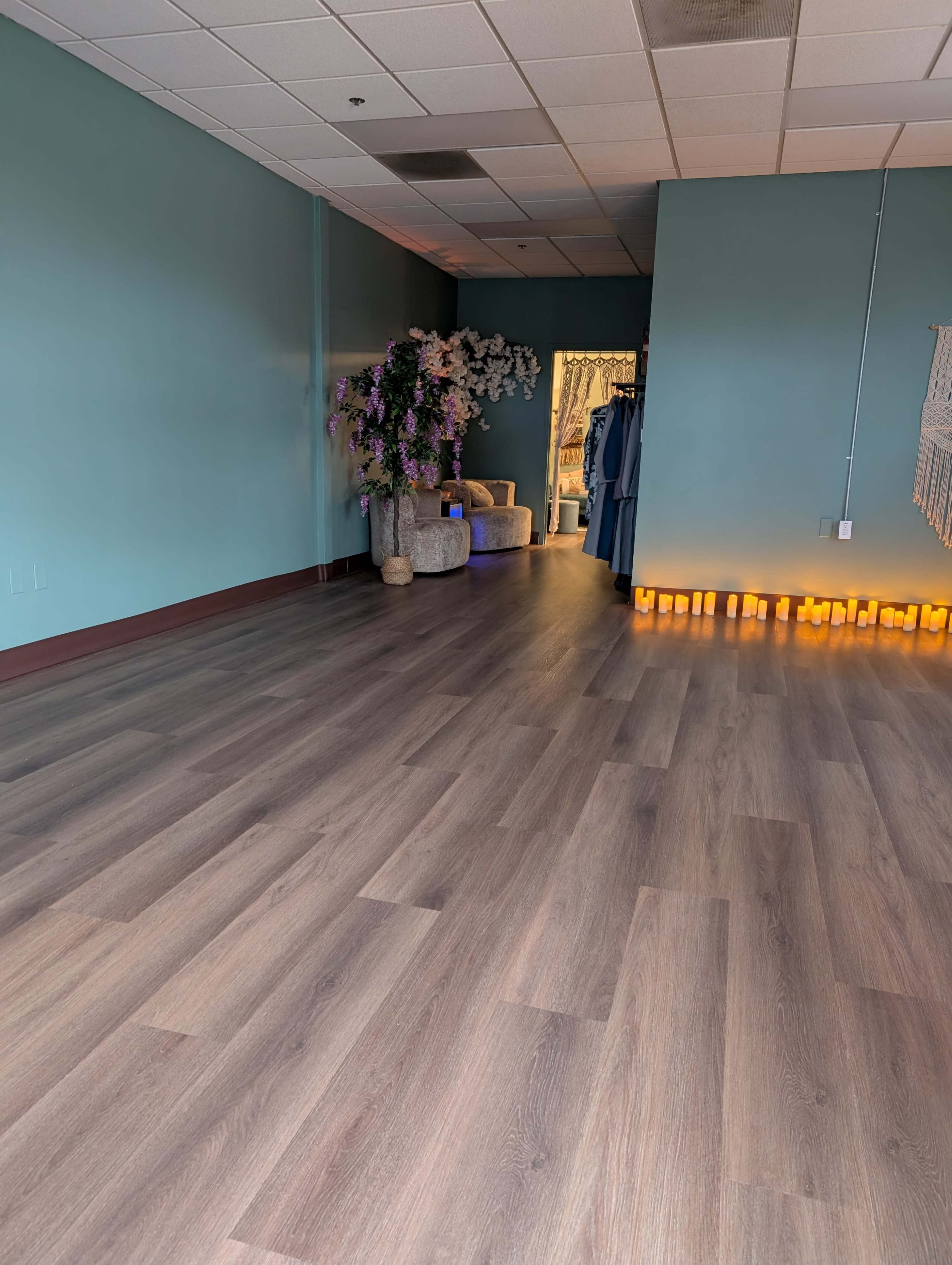 Cal Oaks Boutique in Busy Shopping Center Image in Murrieta, Murrieta, CA