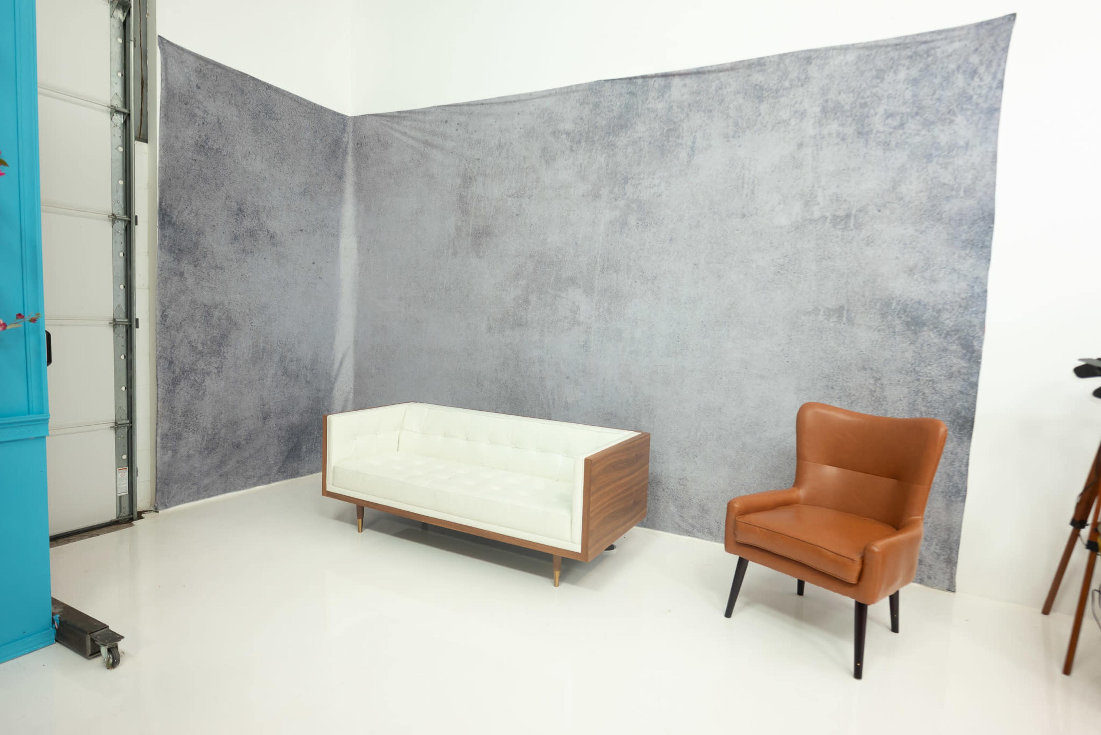 All in one: white canvas, multi set and multi purpose large studio Image in Pasadena, Pasadena, TX