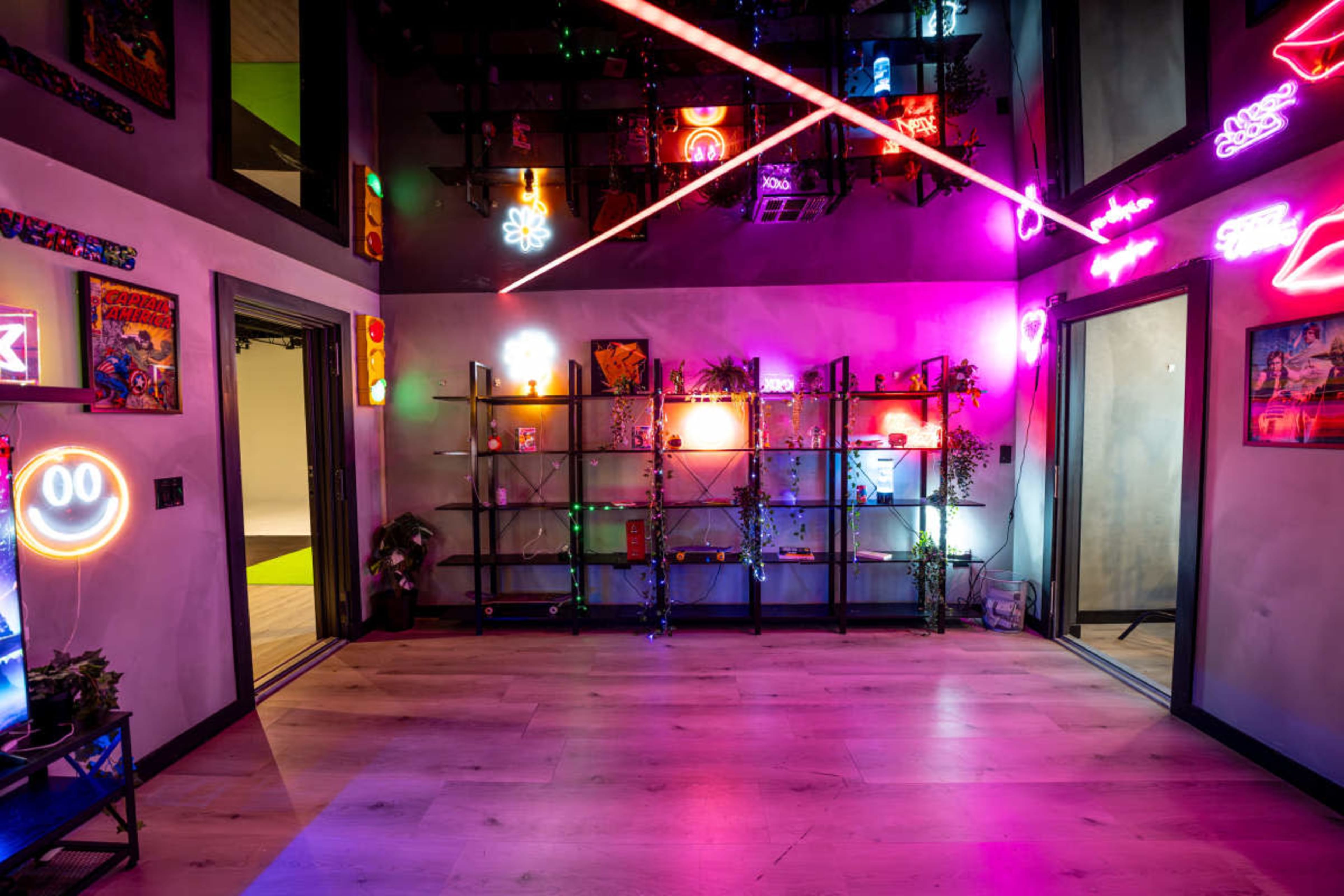 25ft x 25ft Cyc-wall w/ Vibrant & Iconic fully customizable ceiling lights - LA inspired Image in Pinewood, Pinewood, FL