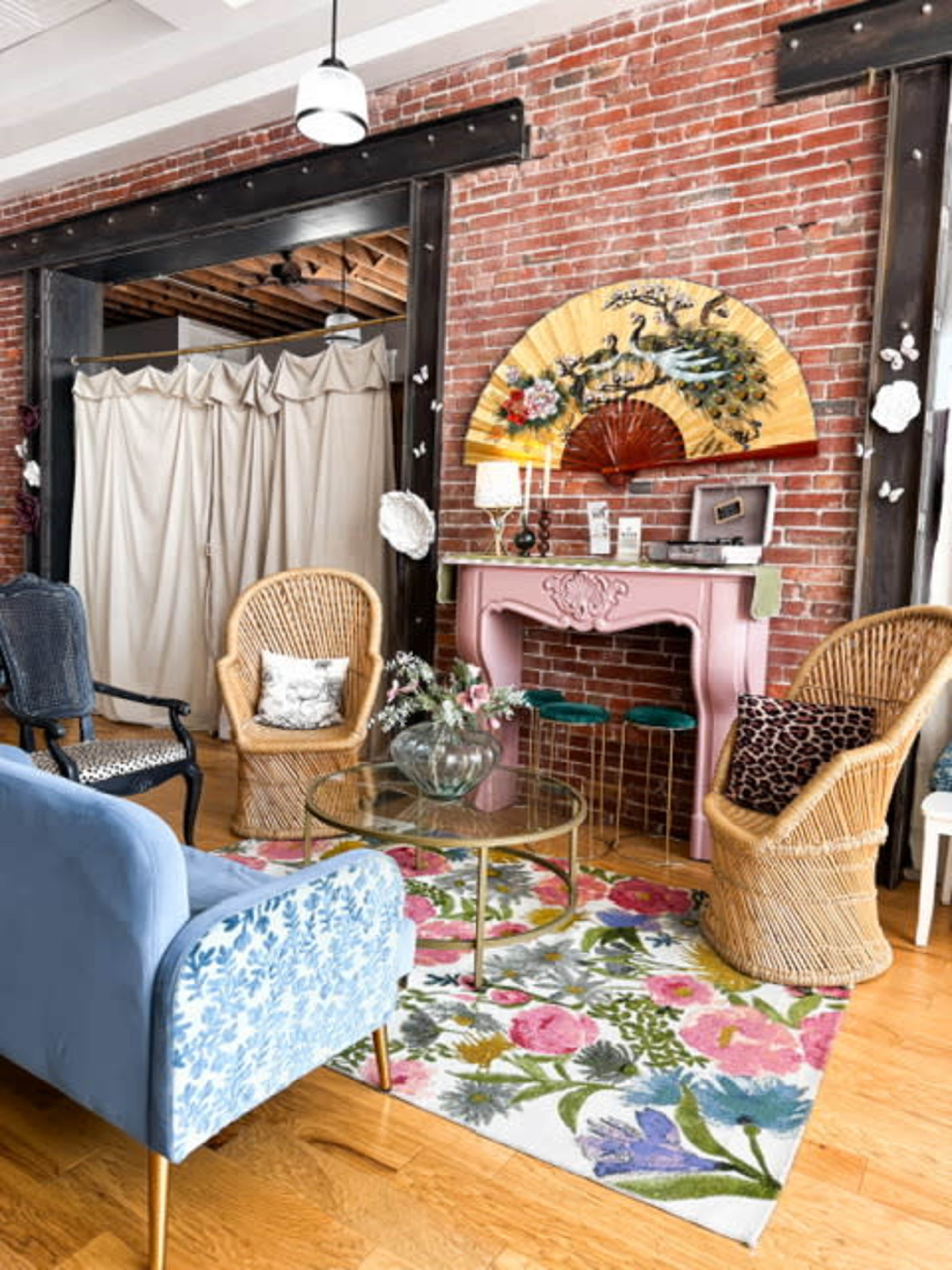 Bright, Pre Styled Content Space in Downtown Excelsior Springs Image in Fishing River Township, Excelsior Springs, MO