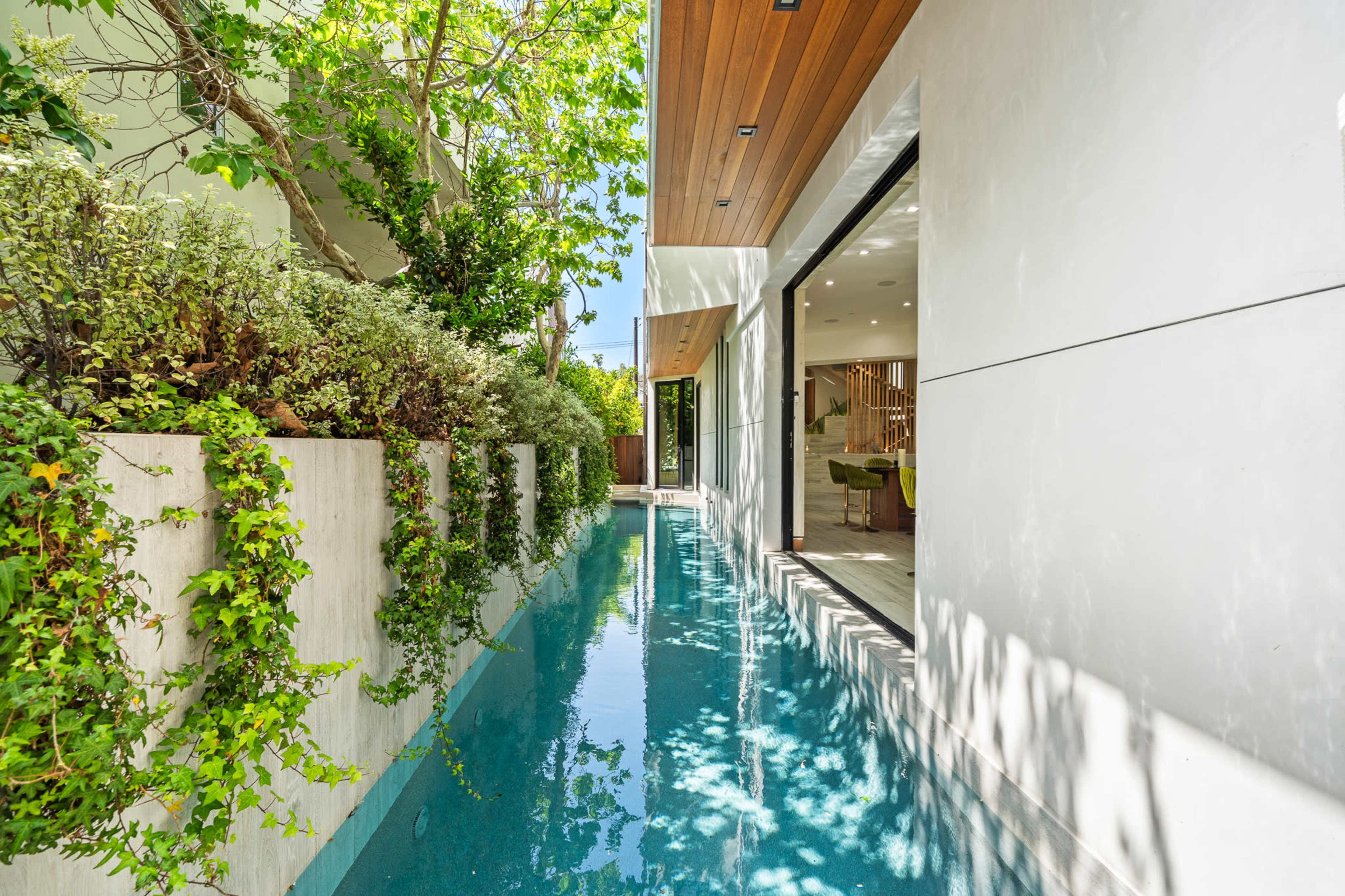 SUNLIT VENICE CINEMATIC ROOFTOP W/ POOL Image in Venice, Los Angeles, CA