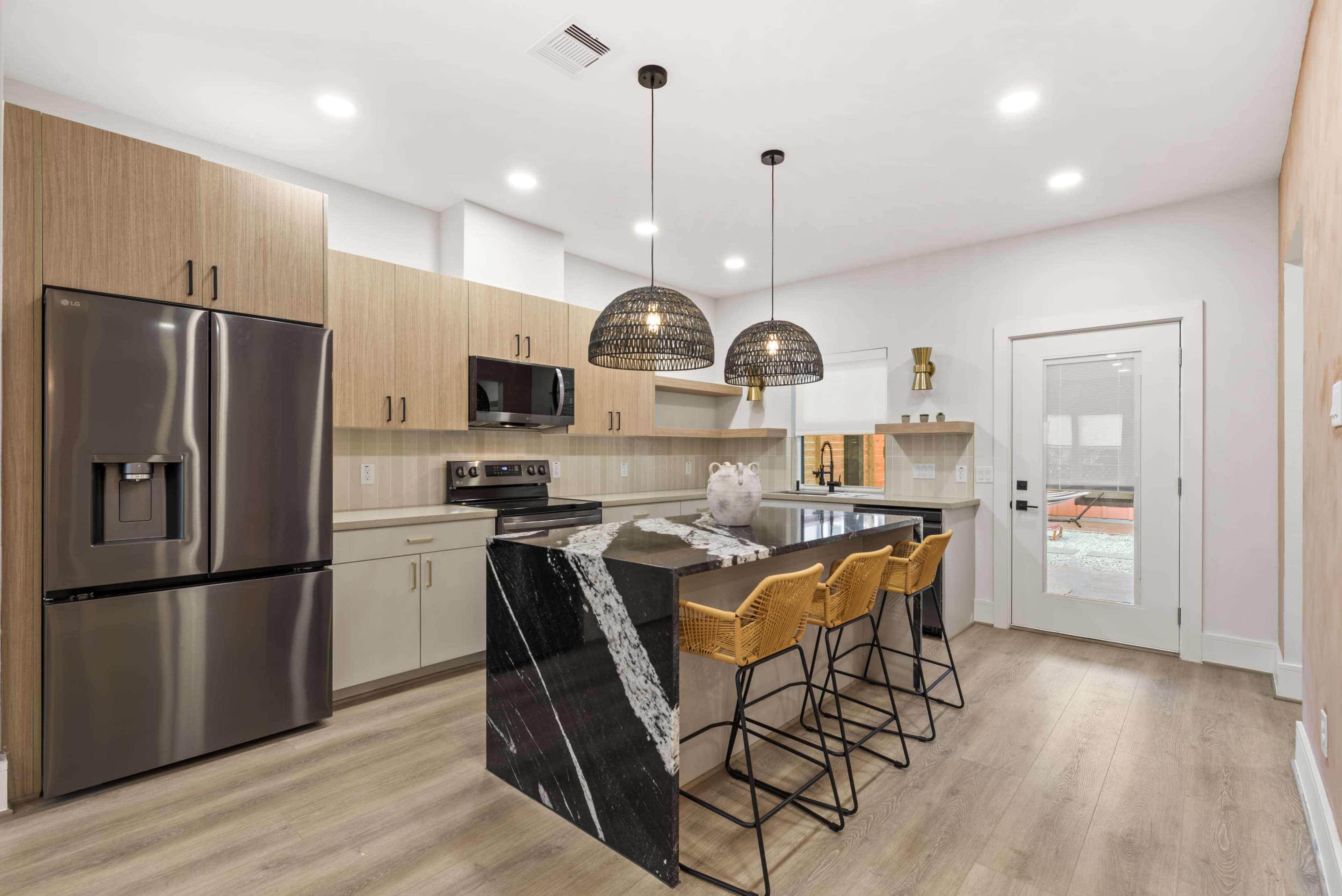 Desert Rose DREAM HOUSE ✨ Desert vibes New Construction, Quiet & Photo-Ready - Shared Patio Image in Greater East End, Houston, TX