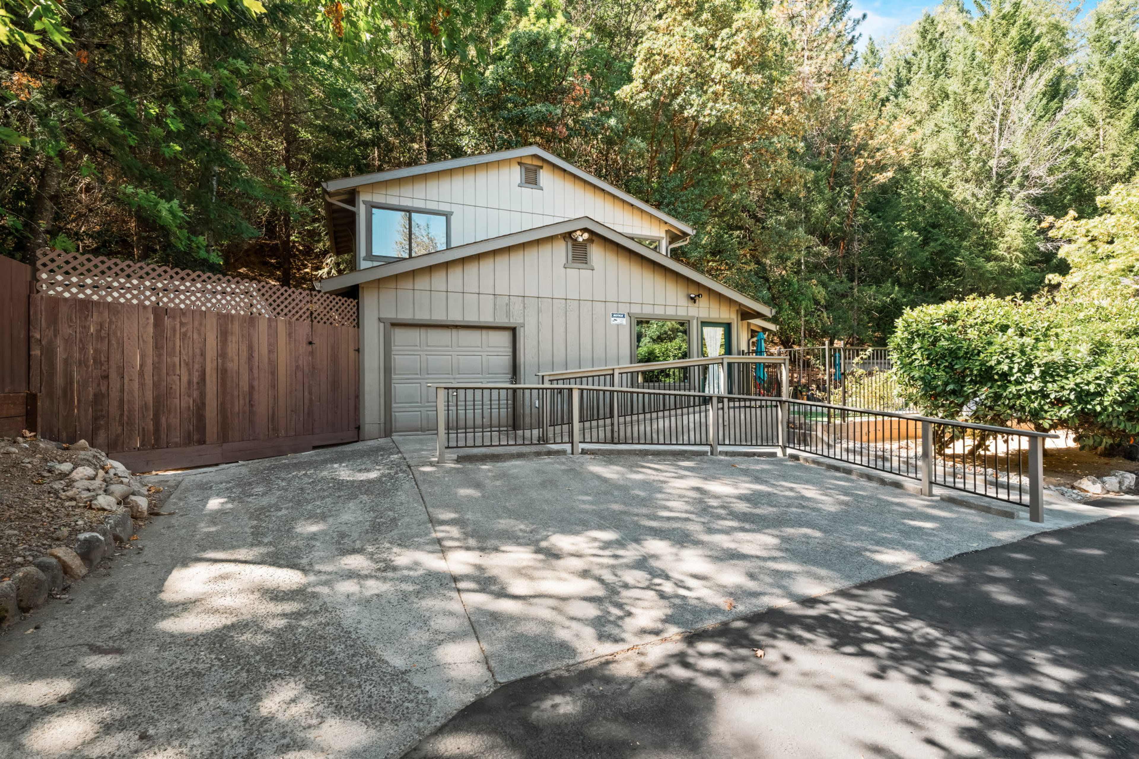 The Fainting Couch: Your Maximalist Boutique Hotel Image in , Cobb, CA