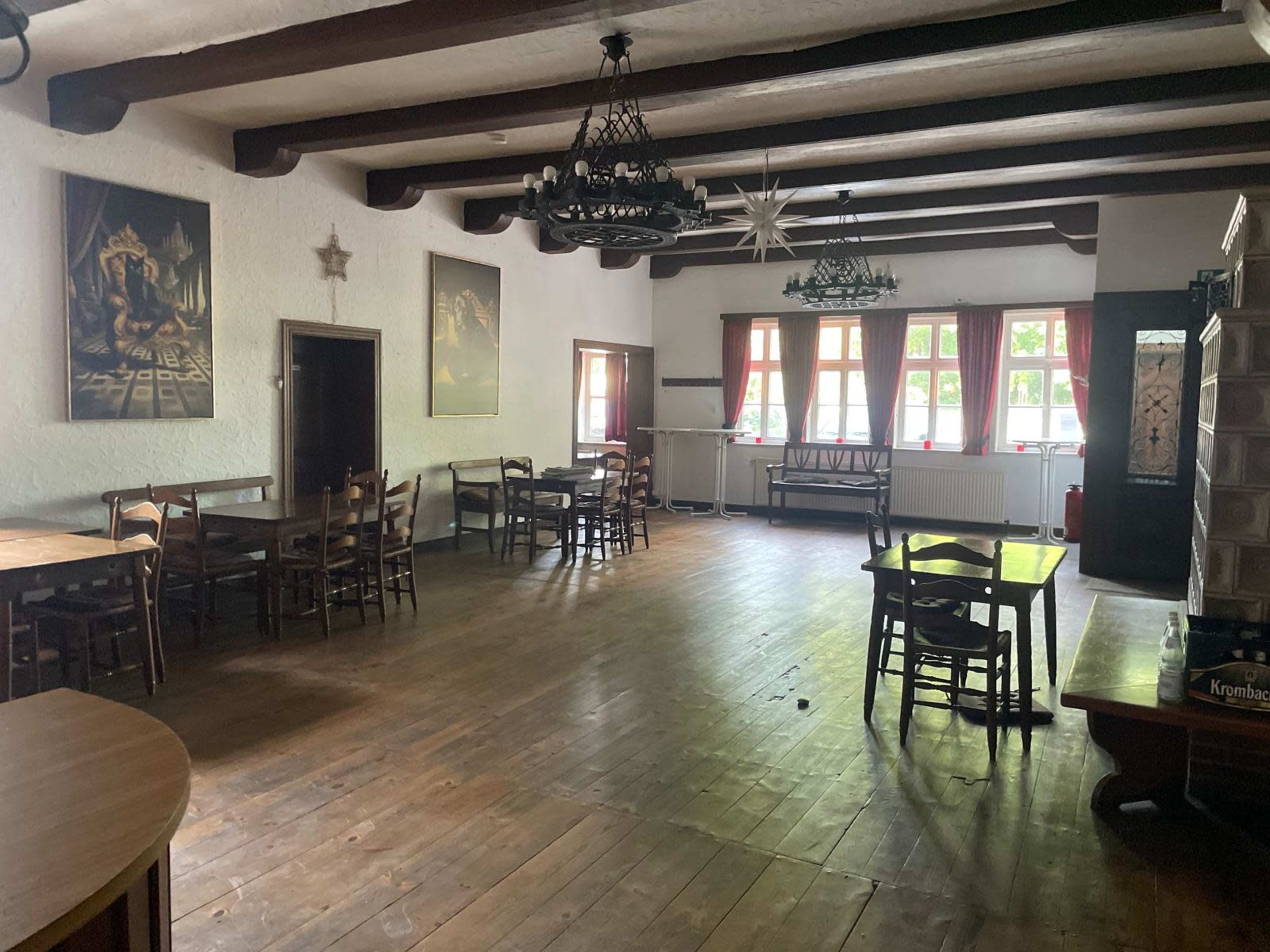 uriger Saal in historischem Fachwerkhaus zwischen Wiesen und Feldern - mit großem grünem Außenbereich Image in , Oerlinghausen