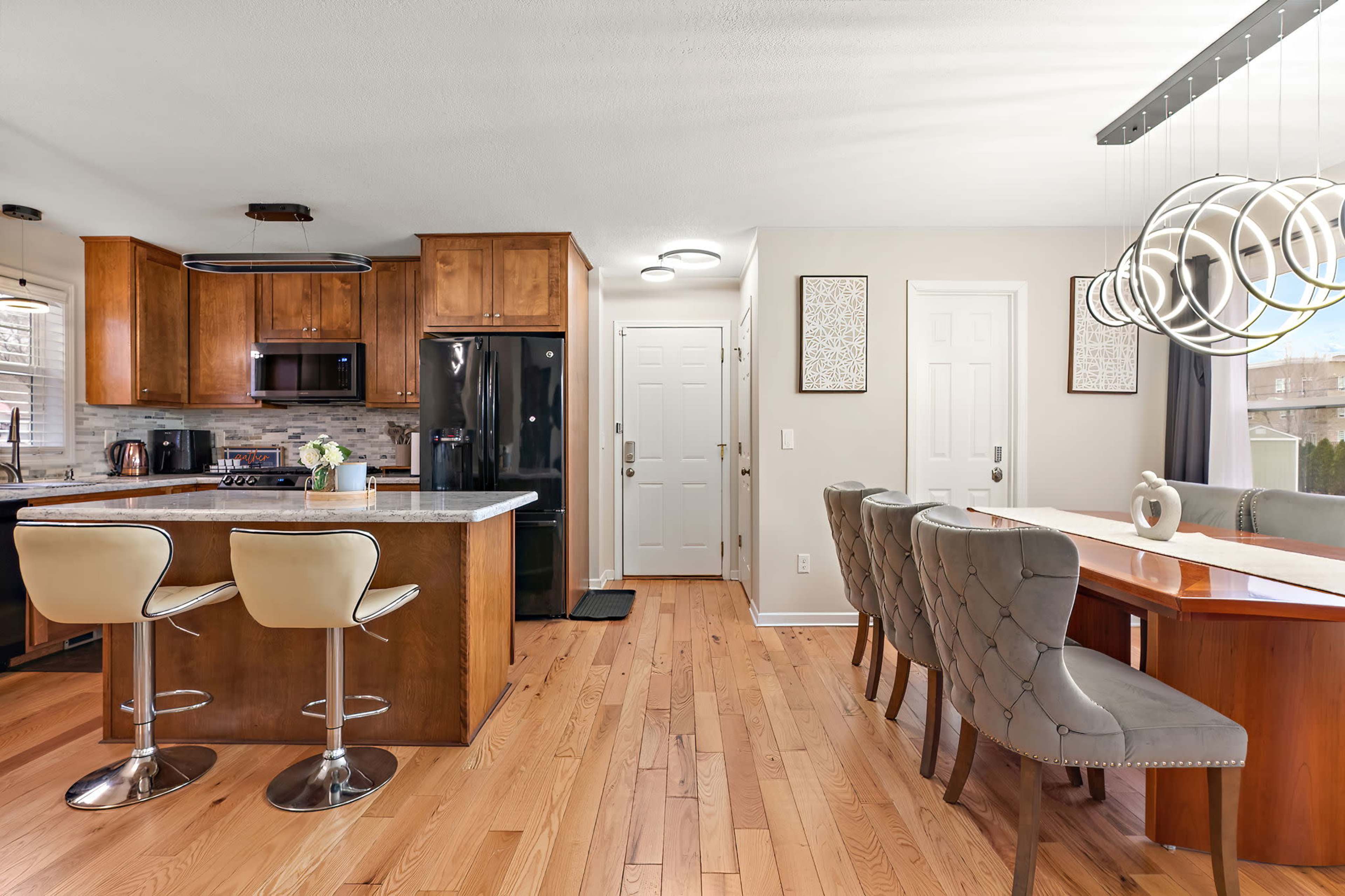 Lux Getaway - Cozy & Stylish Space for Small Gatherings & Meetings Image in Fridley, Fridley, MN