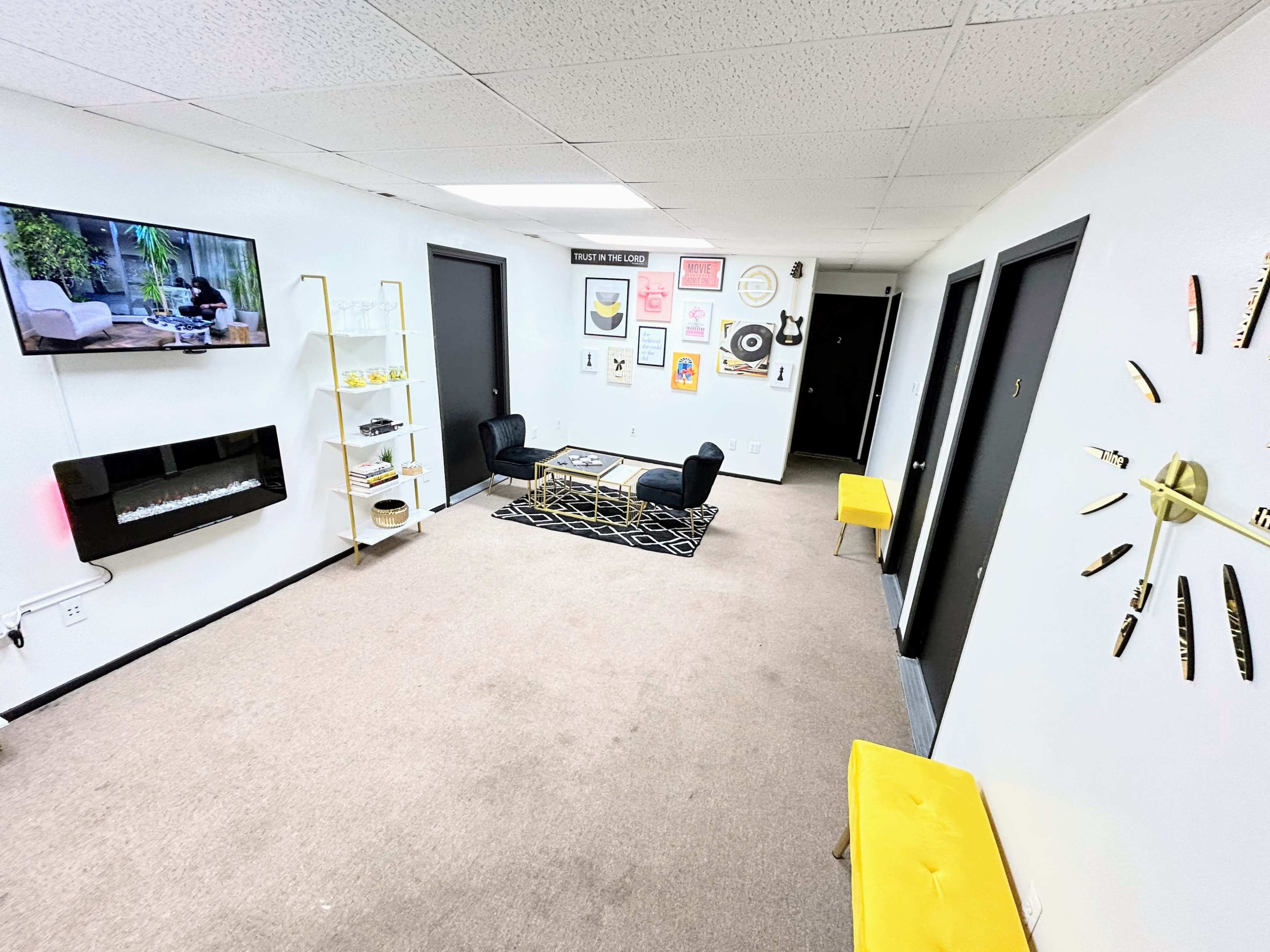 Relaxed Atmosphere: Your Unique Space for Productive Meetings and Creative Collaboration Image in St. Clair Shores, St. Clair Shores, MI