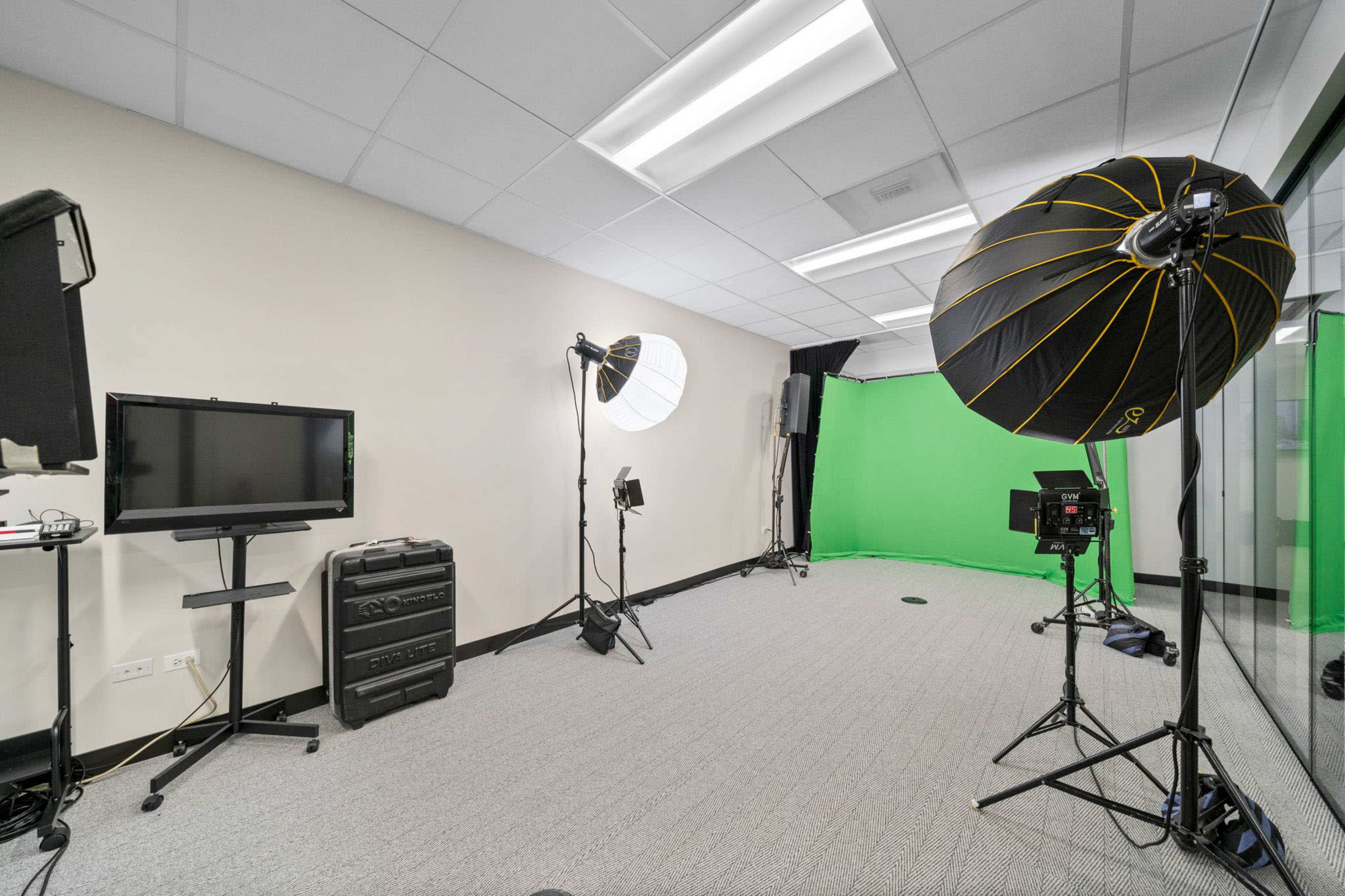 Shooting stage with green screen Image in York Township, Oakbrook Terrace, IL