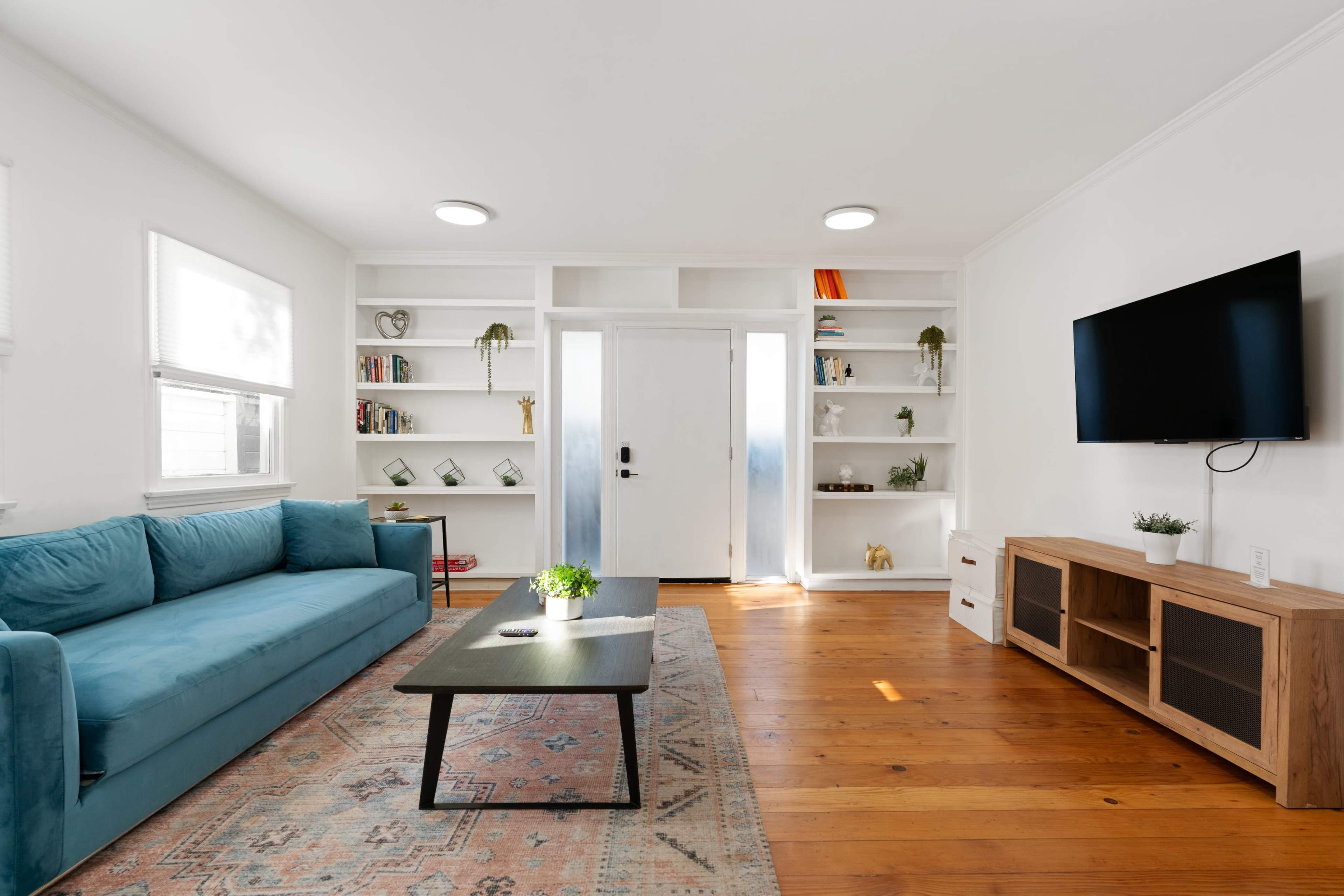 Bungalow Home on Aliza Hotel premises Image in Venice, Venice, CA