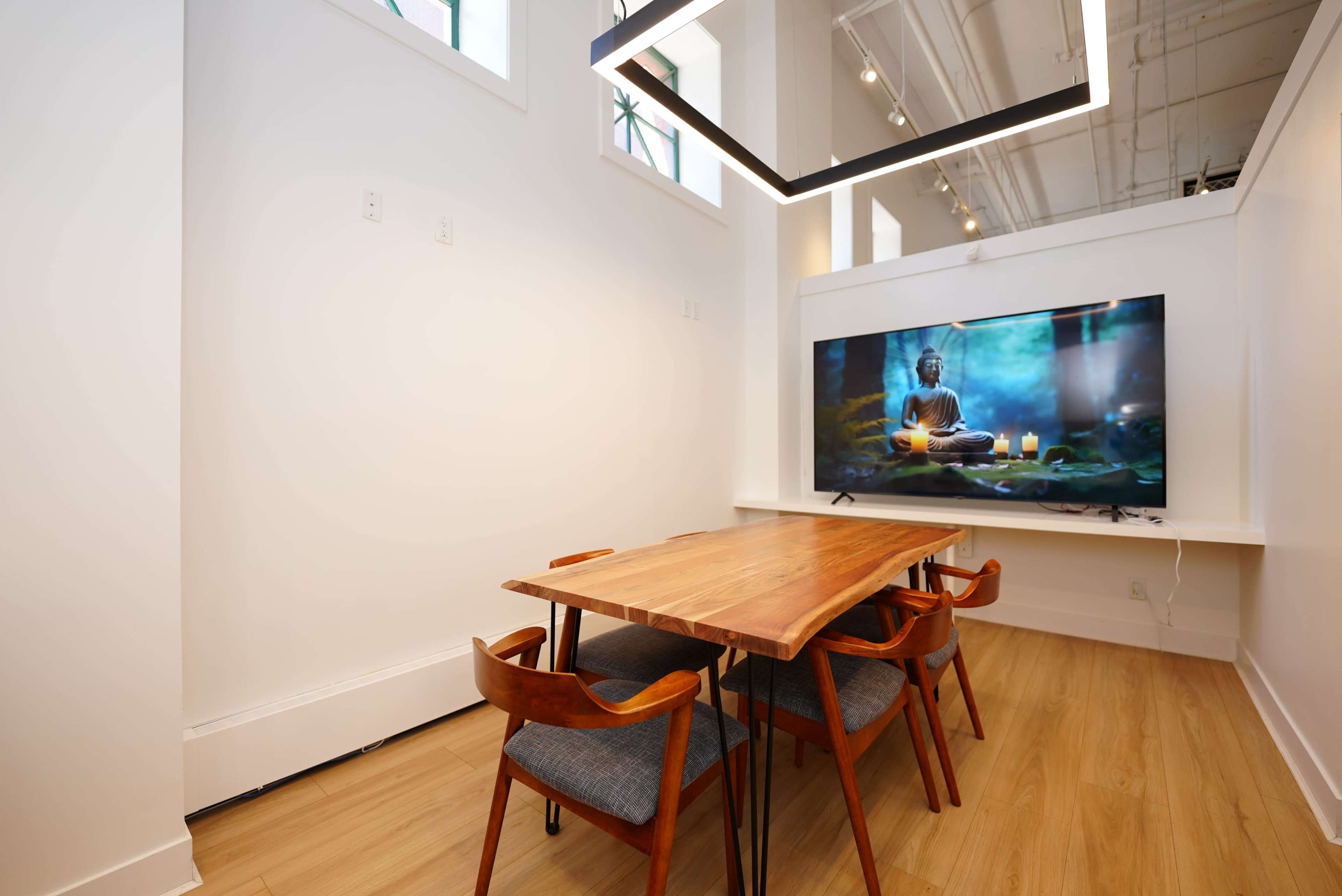 Bright, Minimal Studio in Urban North Vancouver Image in North Vancouver, north vancouver, BC