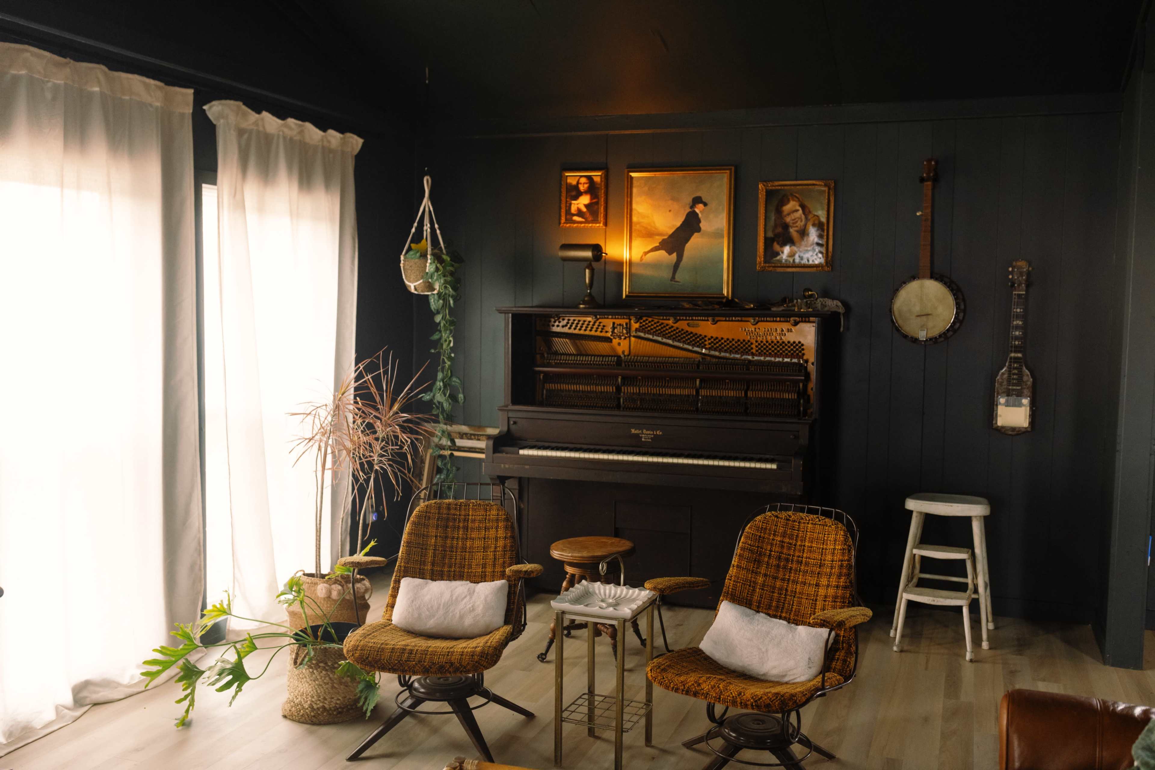 Moody Cabin with Piano & Wood Stove on 30 acres with views! Image in , Liberty, TN
