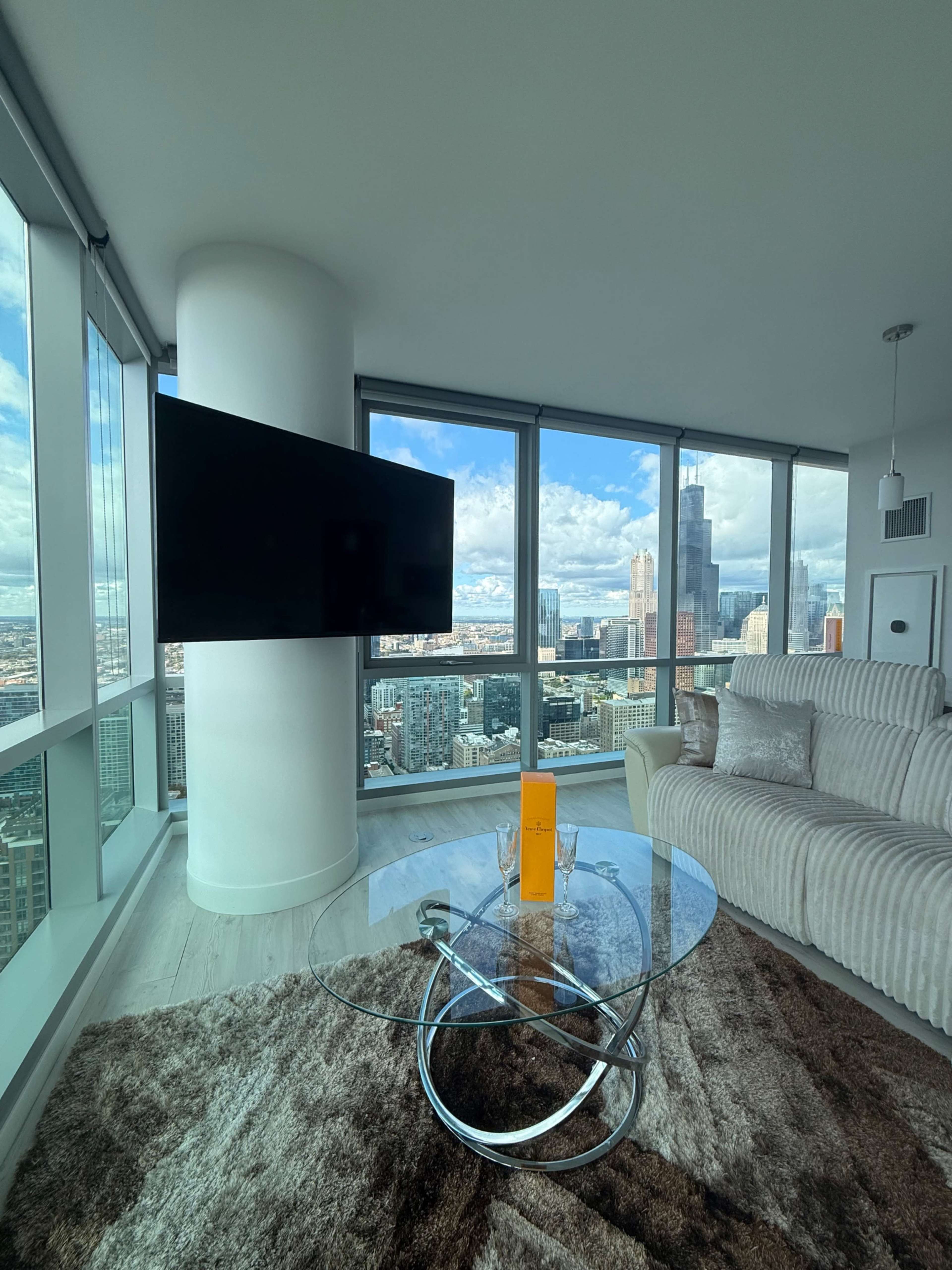 Luxury Downtown Penthouse with Killer Views Image in Near South Side, Chicago, IL