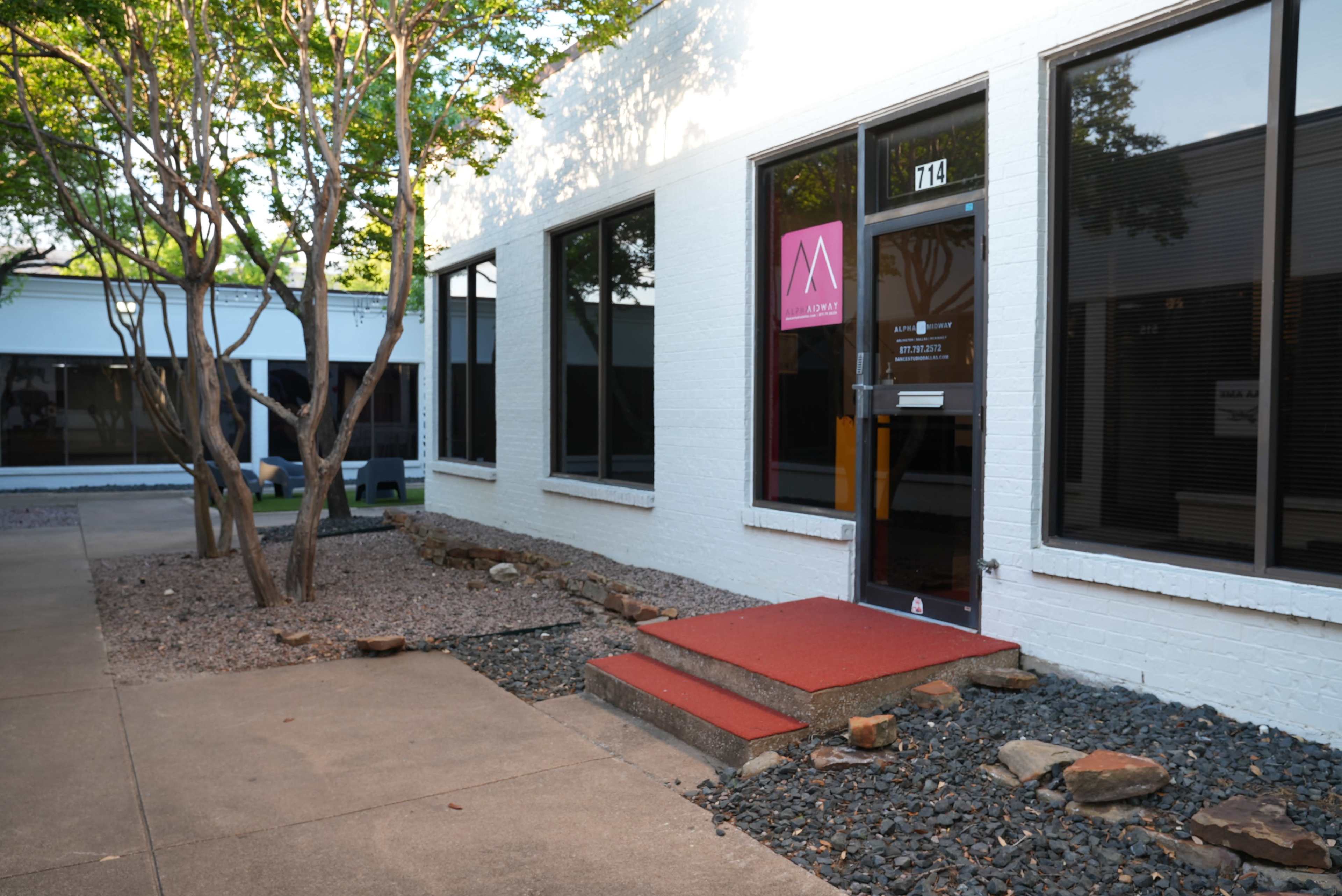 Private Mirrored Studio for Rent. Near Addison Dallas Image in Farmers Branch, Dallas, TX