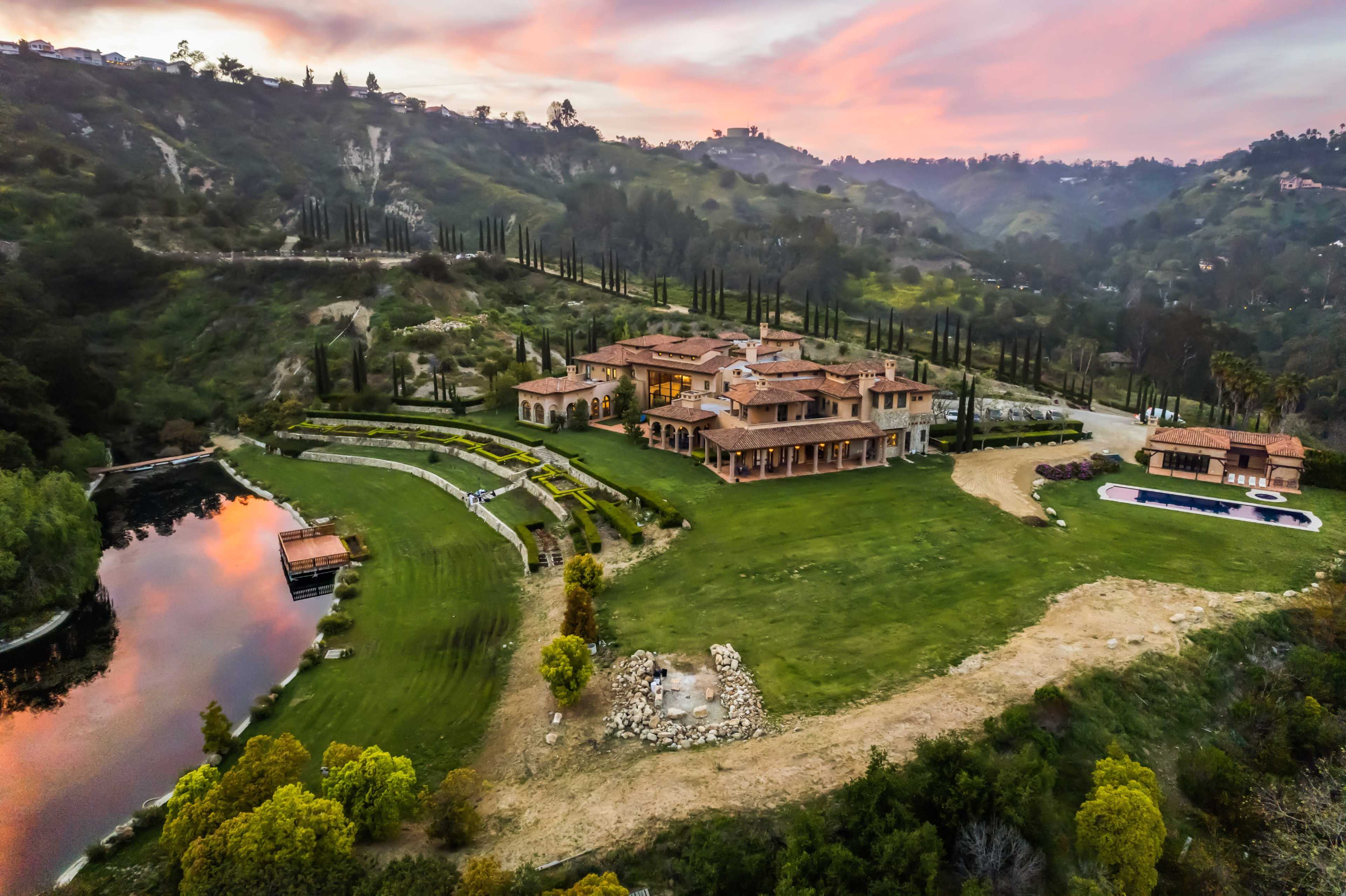 LUXURIOUS OASIS: BENEDICT CANYON'S CINEMATIC GEM Image in Beverly Glen, Beverly Hills, CA