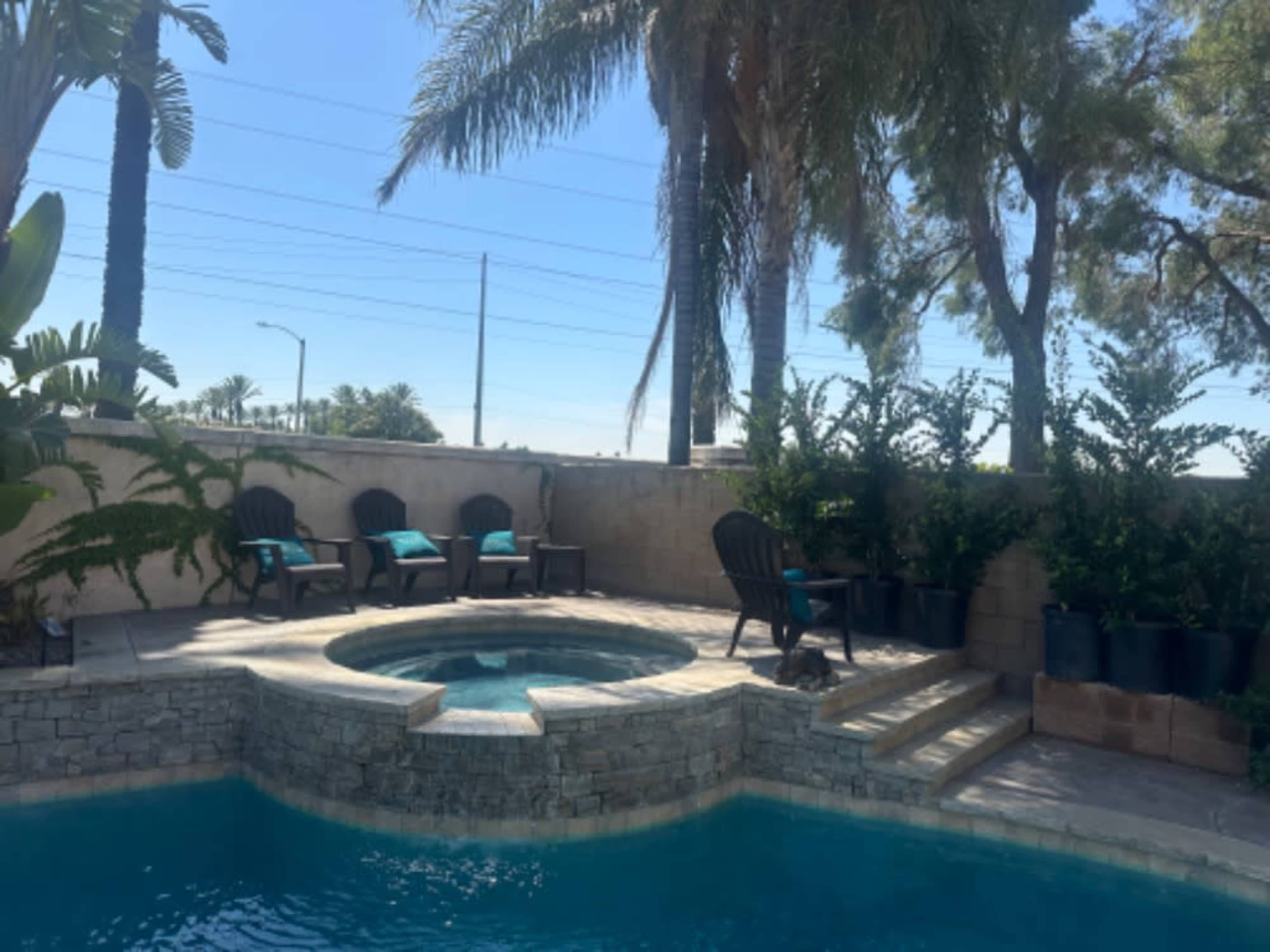 Pool and jacuzzi 