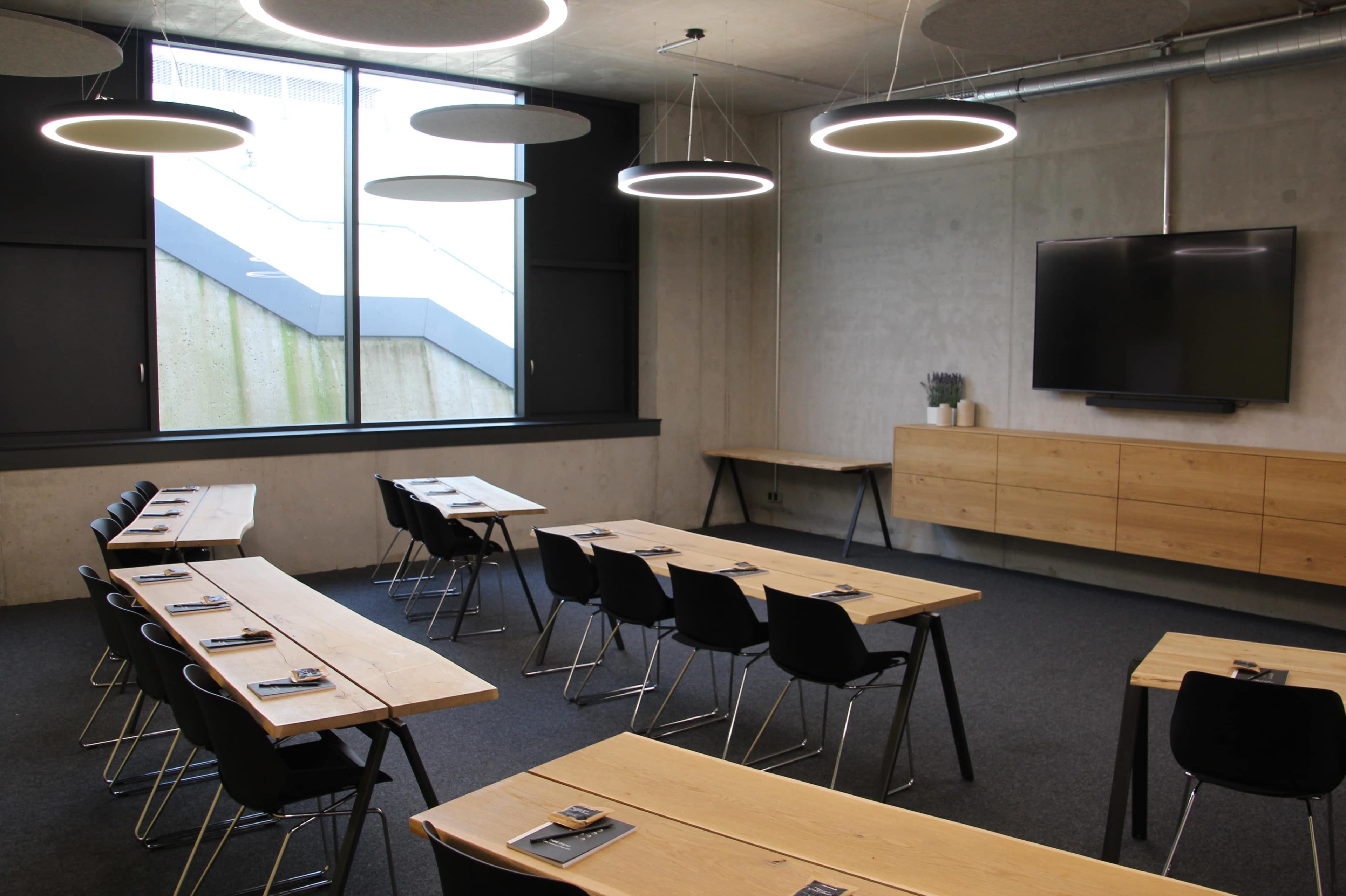 Konferenz- und Meetingraum in modernem Gebäude Image in , Herford