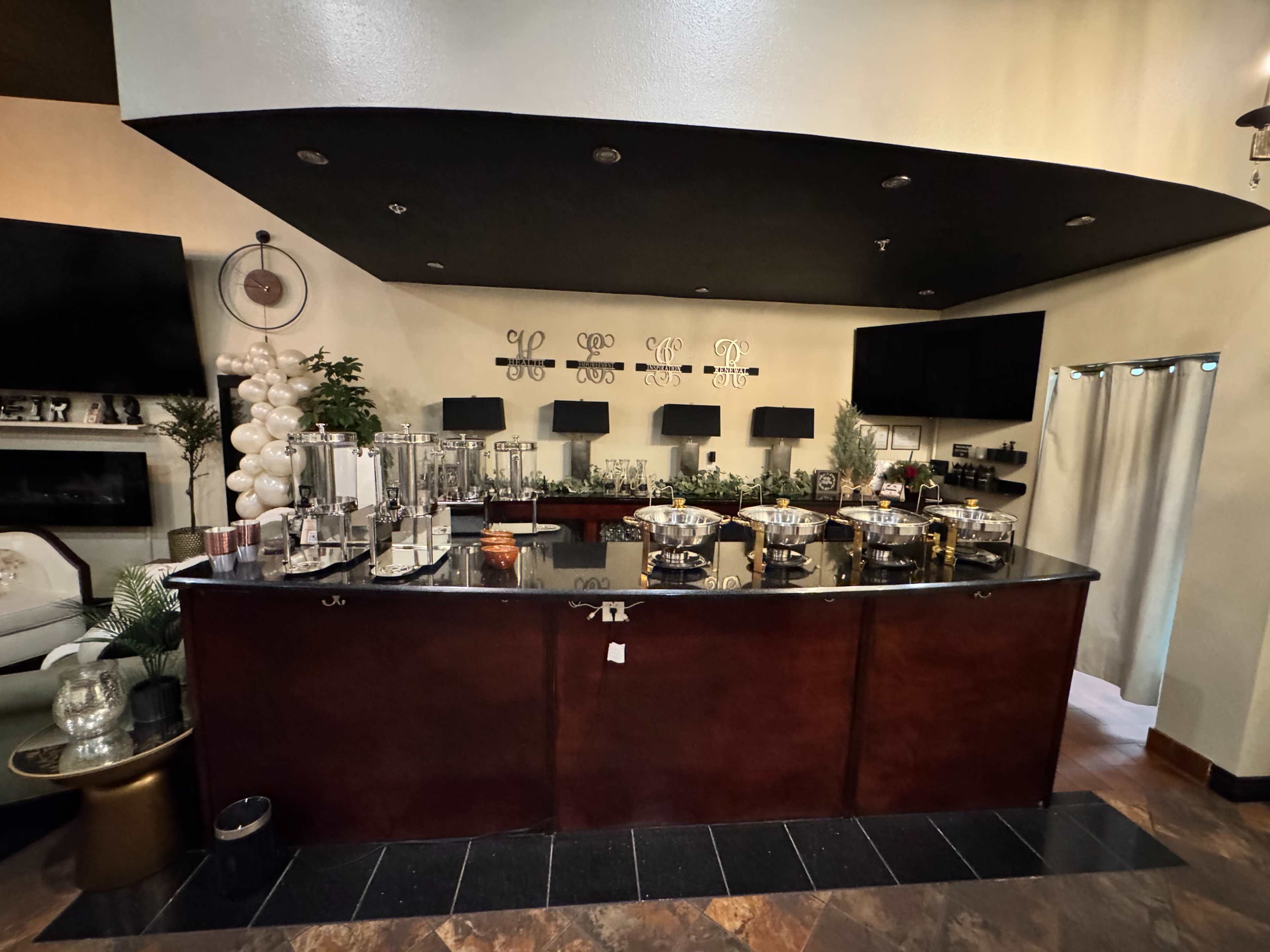Sophisticated Lounge with Relaxing Ambience Image in Victorville, Victorville, CA