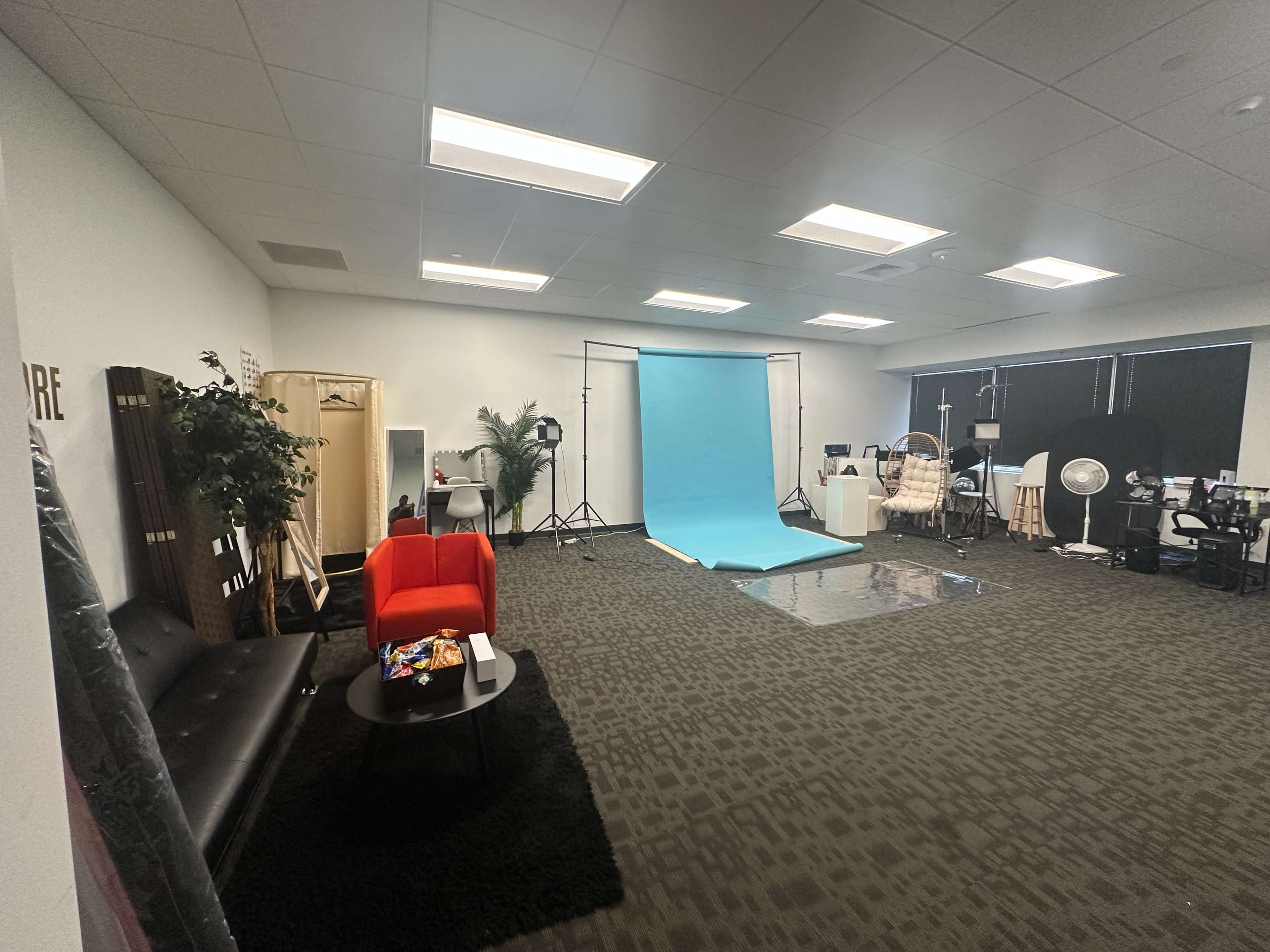 Clean, Tall Ceiling Corporate Office Studio Space in Beltsville with Natural Light Image in Beltsville, BELTSVILLE, MD