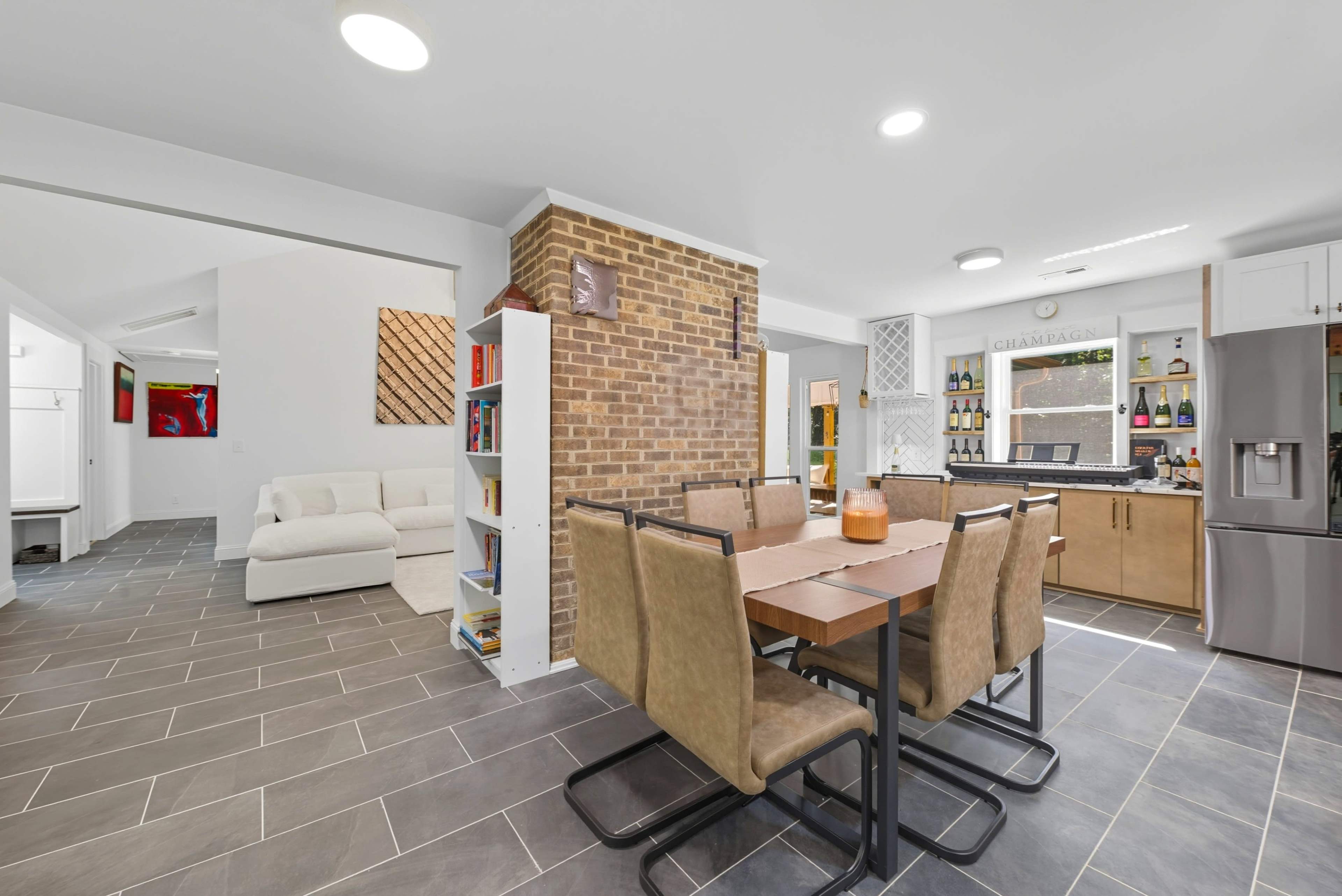 Contemporary and Spacious 5 Besroom 3 Bath Retreat with Patio Image in Mineral Springs / Rumple Road, Charlotte, NC