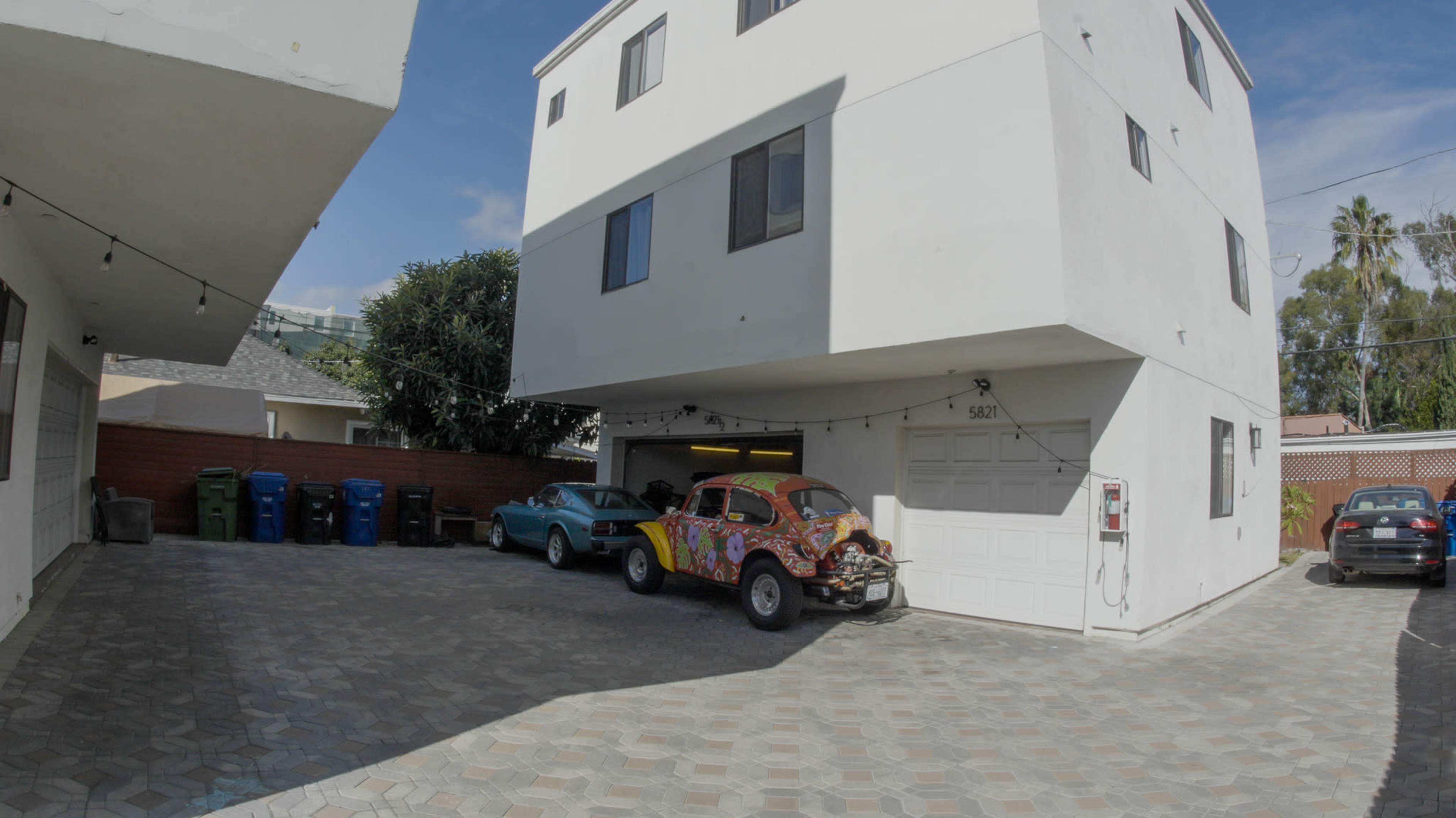 Vintage Garage with Cars and Plenty of Natural Lights Image in Art District, Los Angeles, CA
