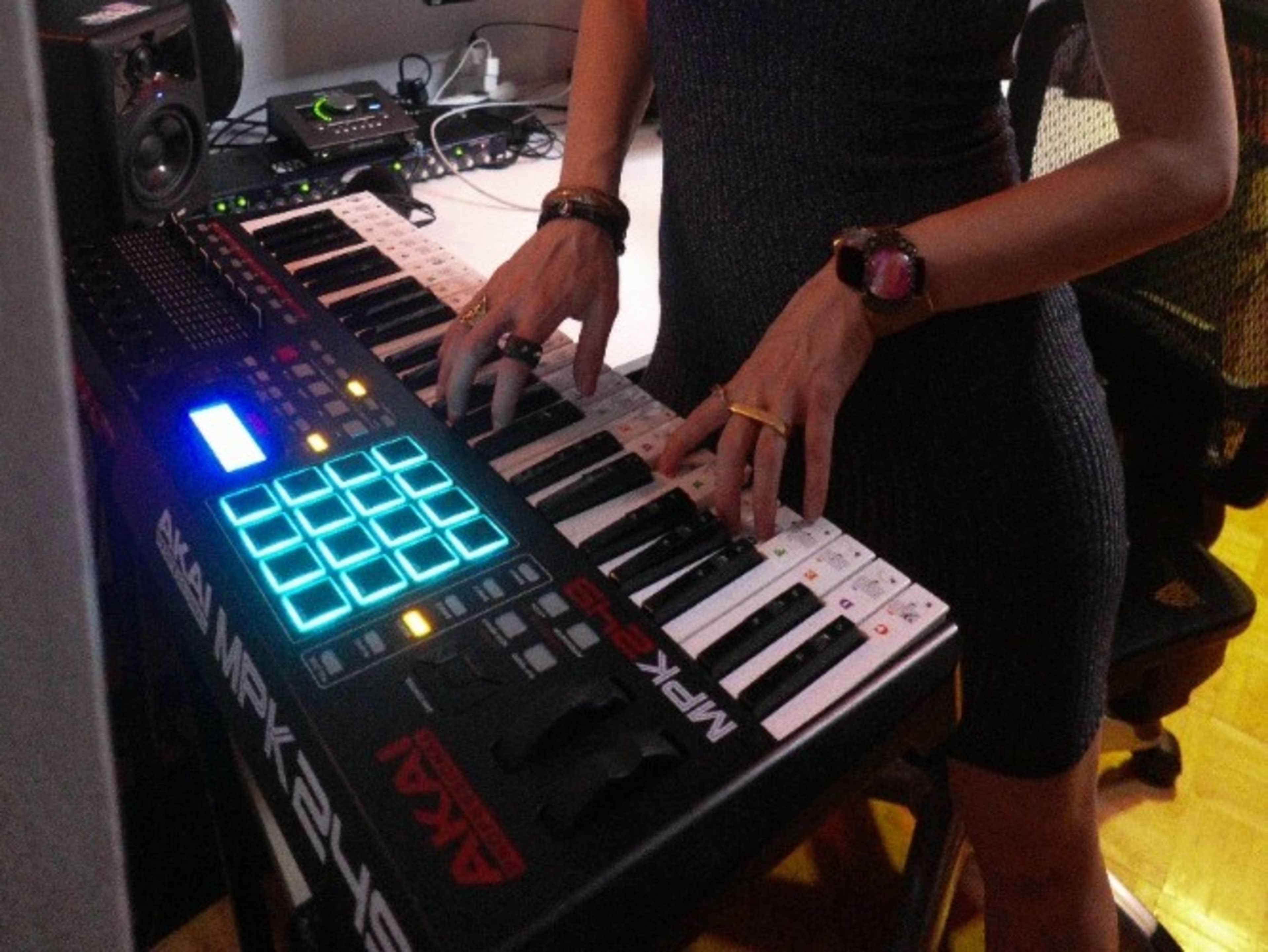 4hrs w/Experienced Female Engineer & Producer+more