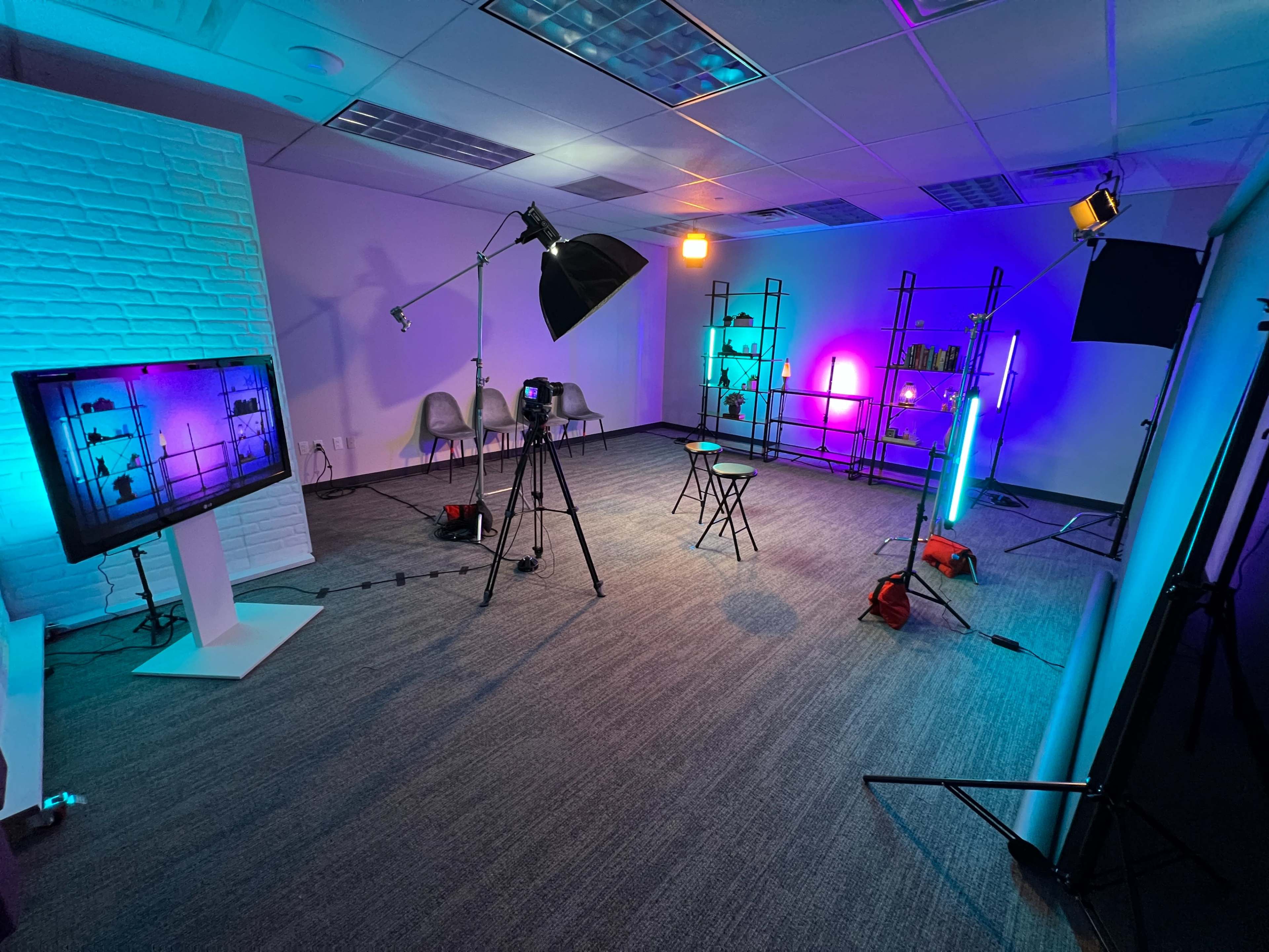 Video Studio for On-camera Presentations, Podcasts, and Interviews Image in Richardson, RICHARDSON, TX