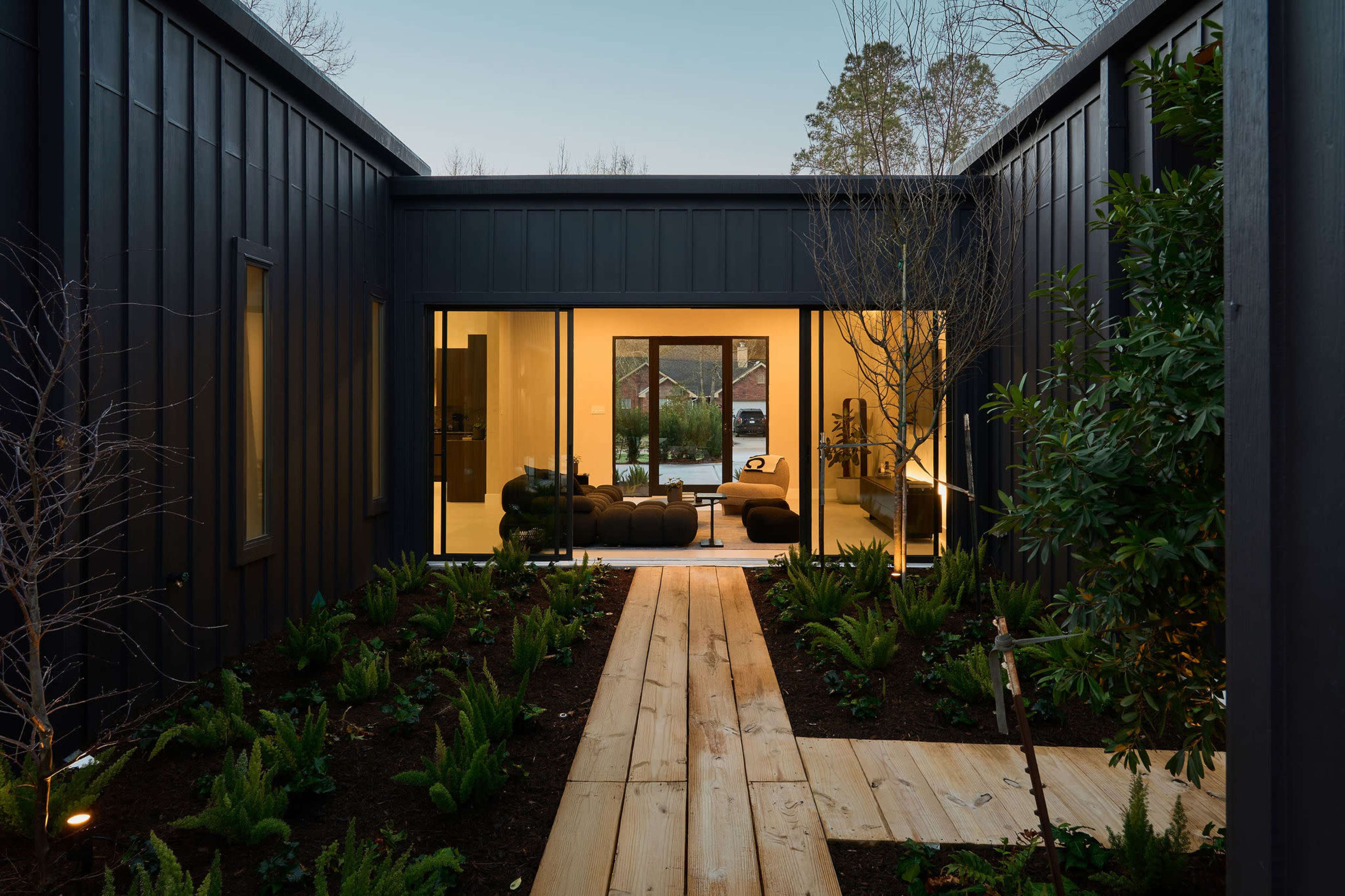 Suburban Luxury: The Black Oak Image in , Conroe, TX