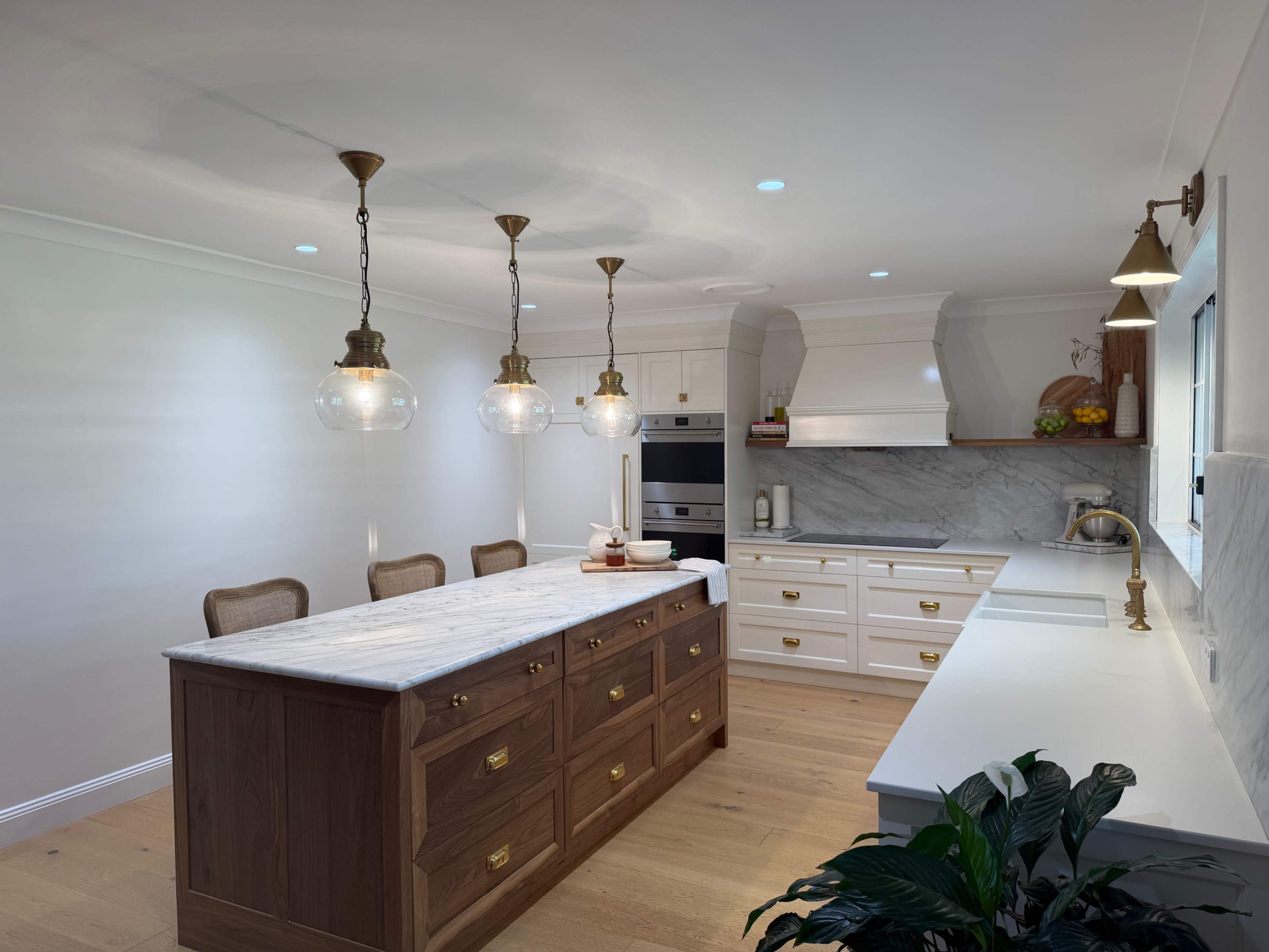 Studio McGee Style Kitchen | Hamptons | Farmhouse | Cottage | Neutral Colour Palette | American Oak Island | Marble Benchtops and backsplash | Raw Brass Hardware & Fixtures Image in East Maitland, East Maitland, NSW