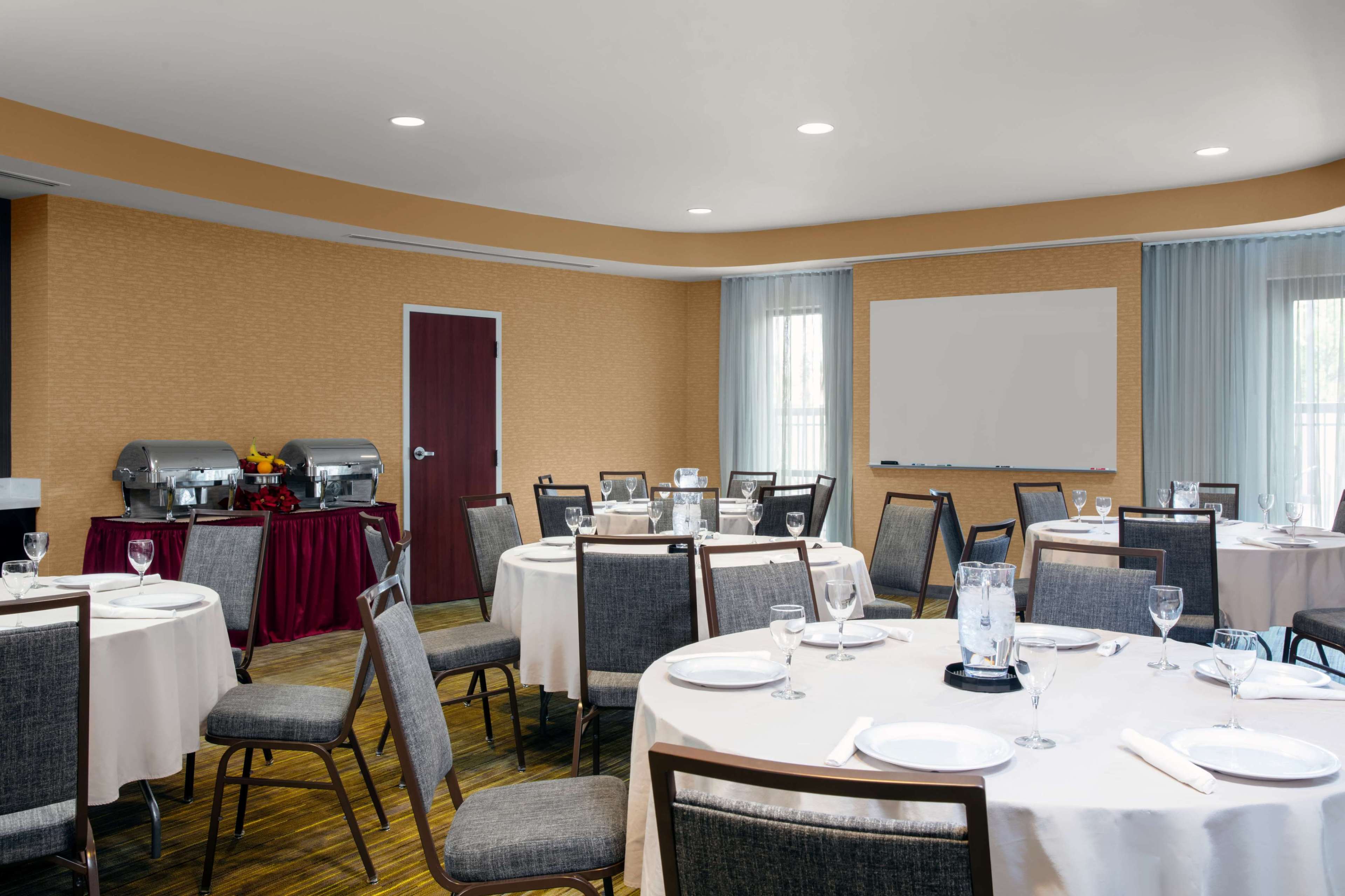 Bright & Modern Meeting Space Near Jacksonville’s Beltway Image in Regency, Jacksonville, FL