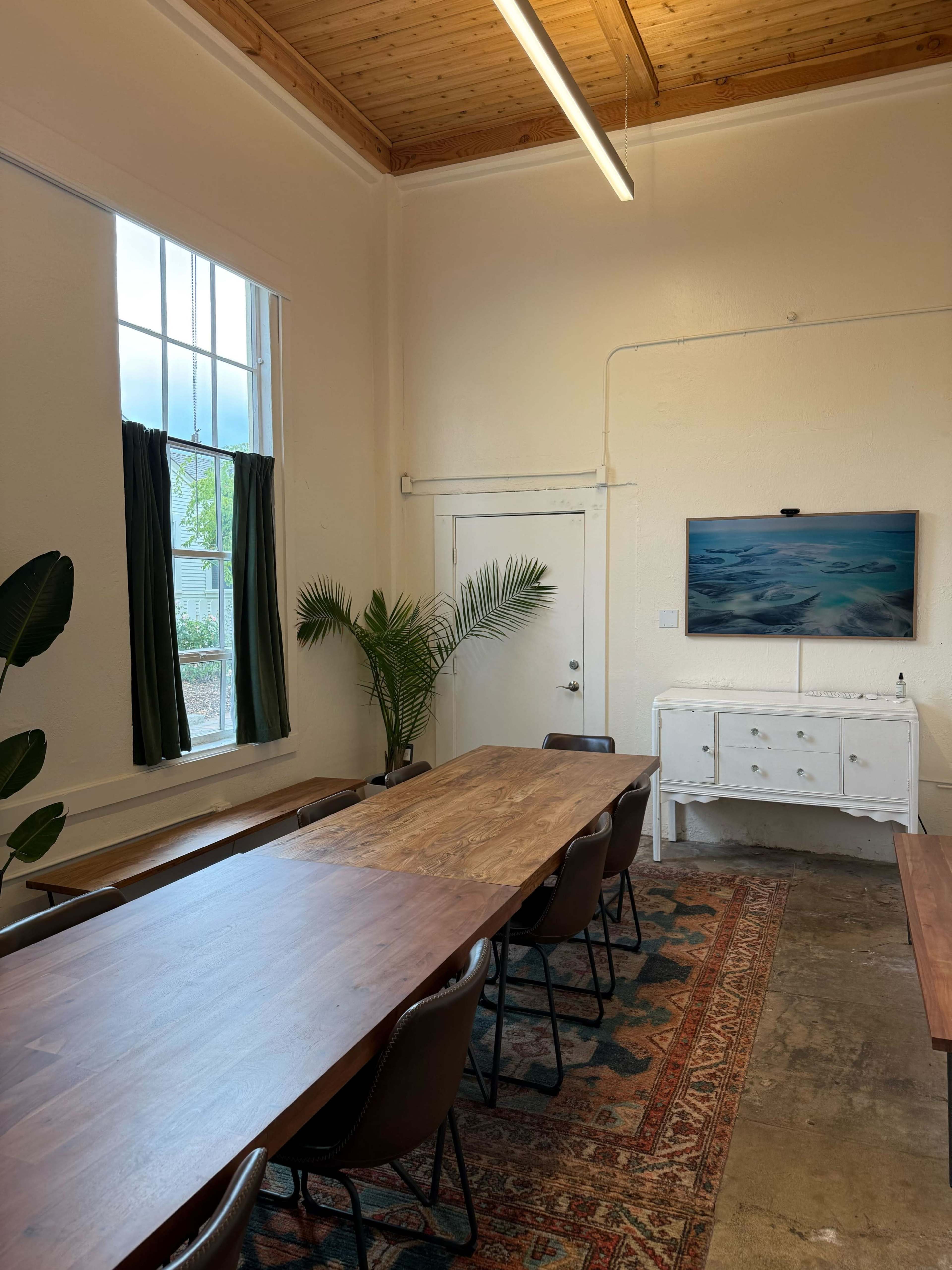 Casual Meeting Room near The Plaza Image in Sonoma, Sonoma, CA