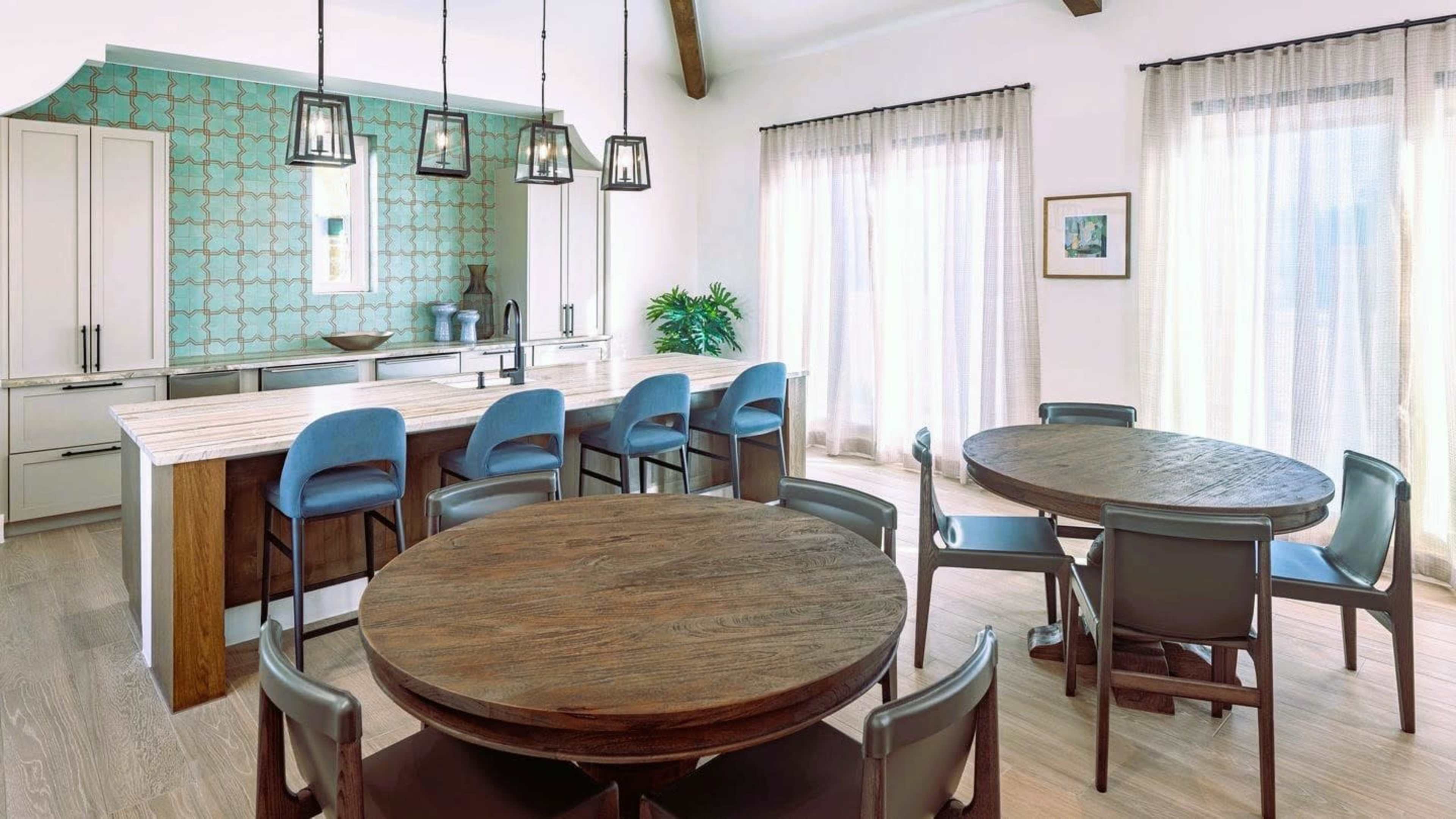 Cozy Lounge located in Bee Cave Image in Bee Cave, Bee Cave, TX