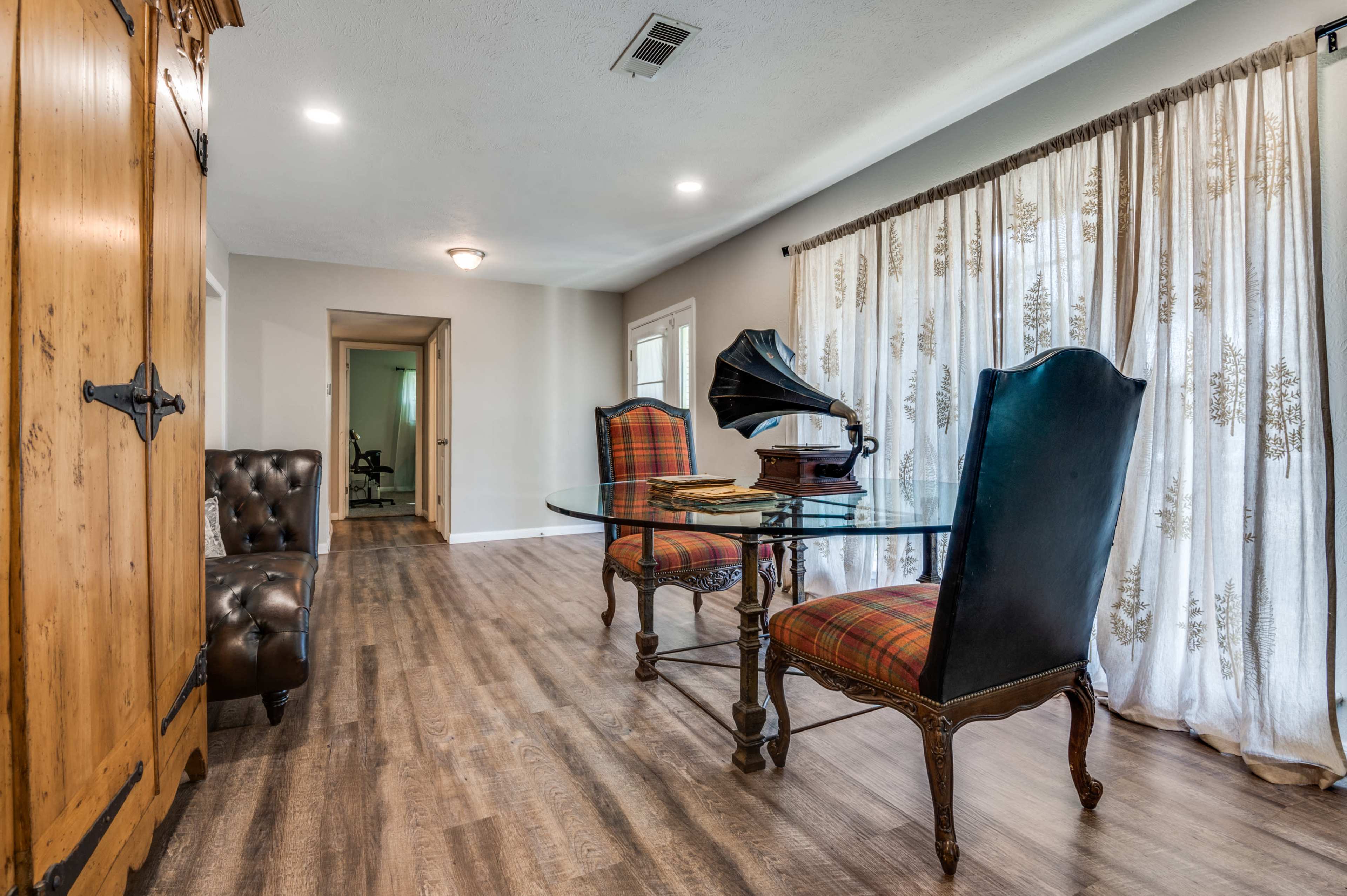 Entire Home in Dallas with 1000mbps Wi-Fi Image in Oak Cliff, Dallas, TX