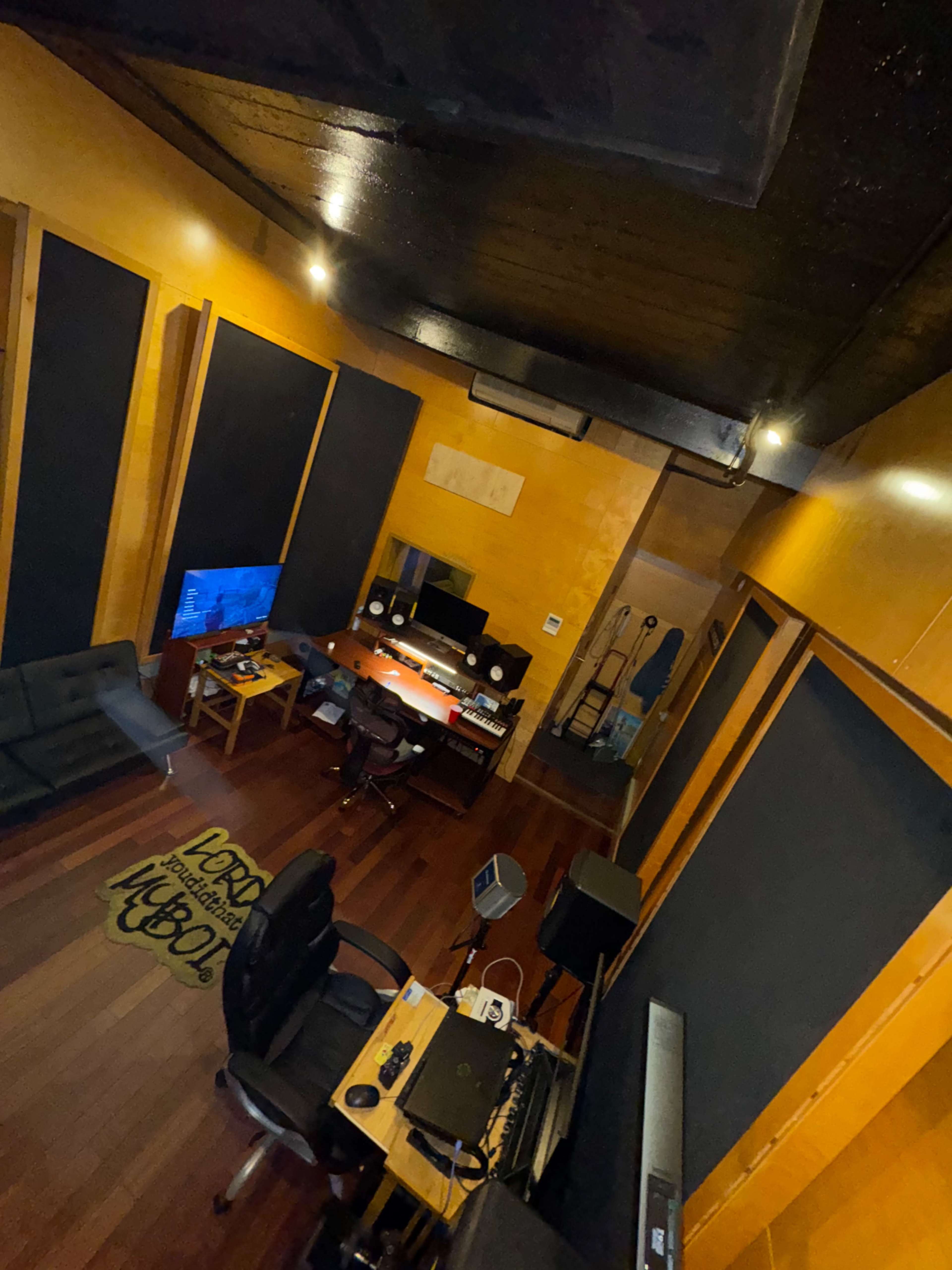 “Clean, Professional Studio for Artists & Creators” Image in Near West Side, Chicago, IL