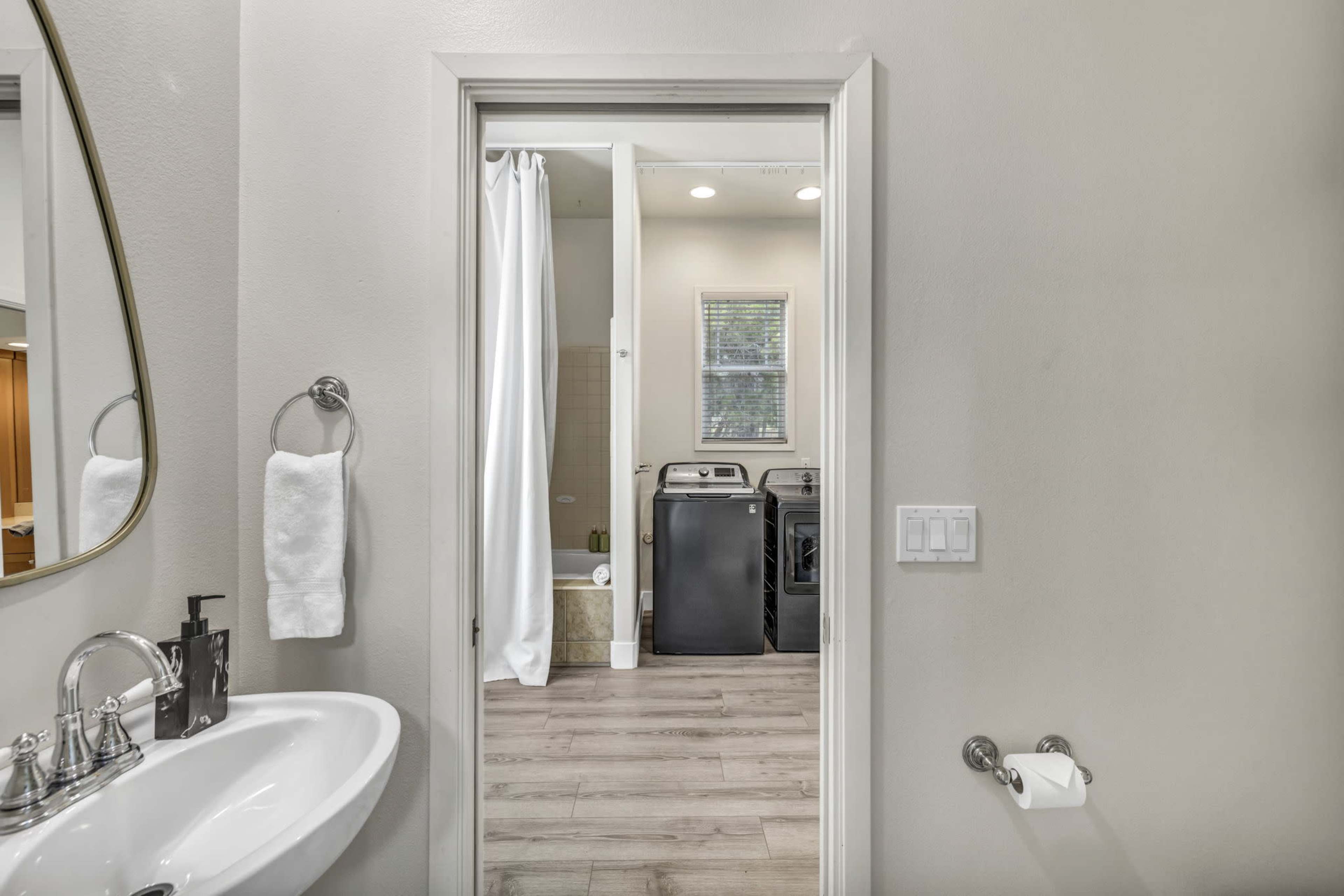 Retreat-Style Villa Located in Austin's Hill Country with Goats and Chickens! Image in Bear Creek, Austin, TX