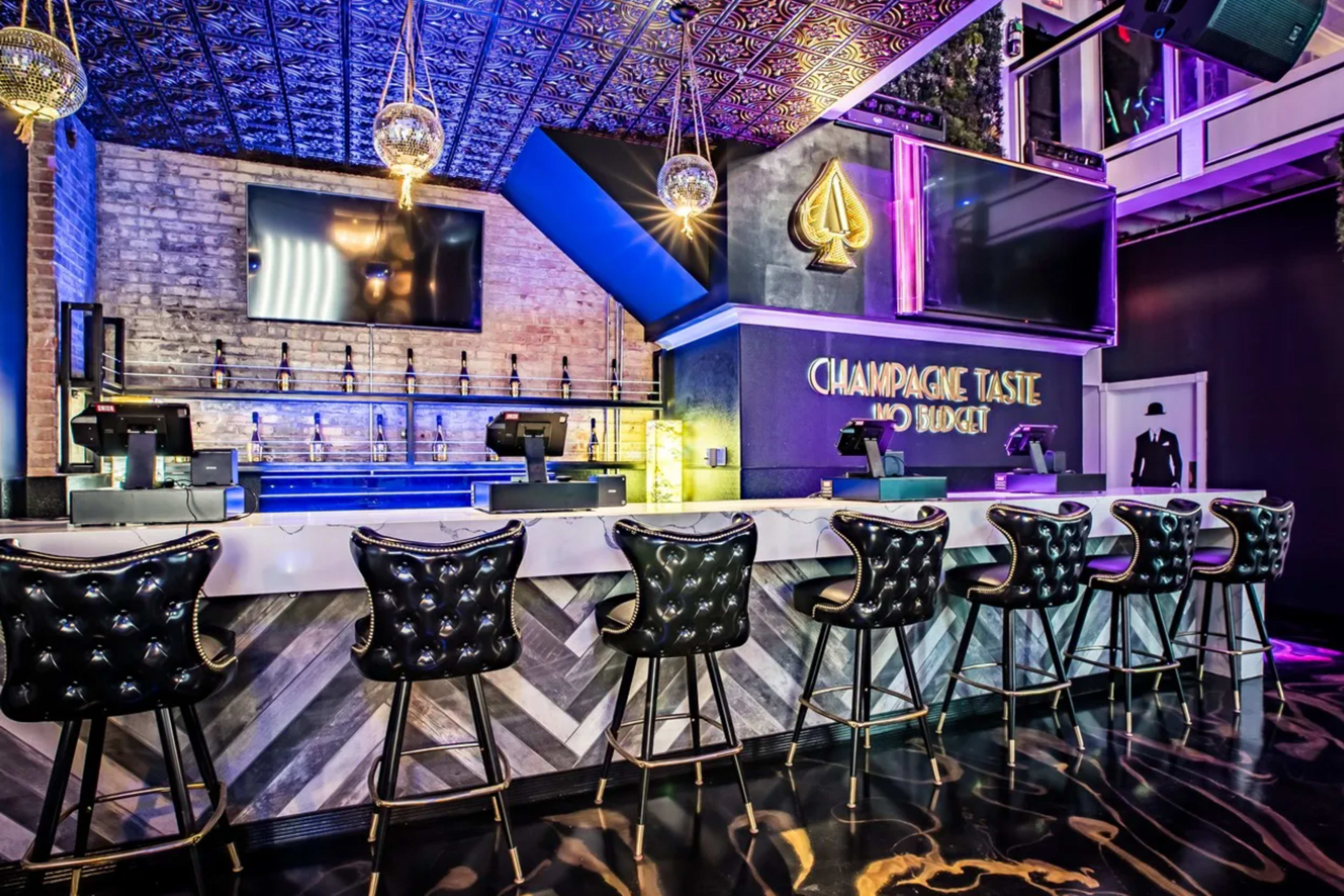 Downtown Upscale Bar and Lounge Image in Dallas Downtown Historic District, Dallas, TX